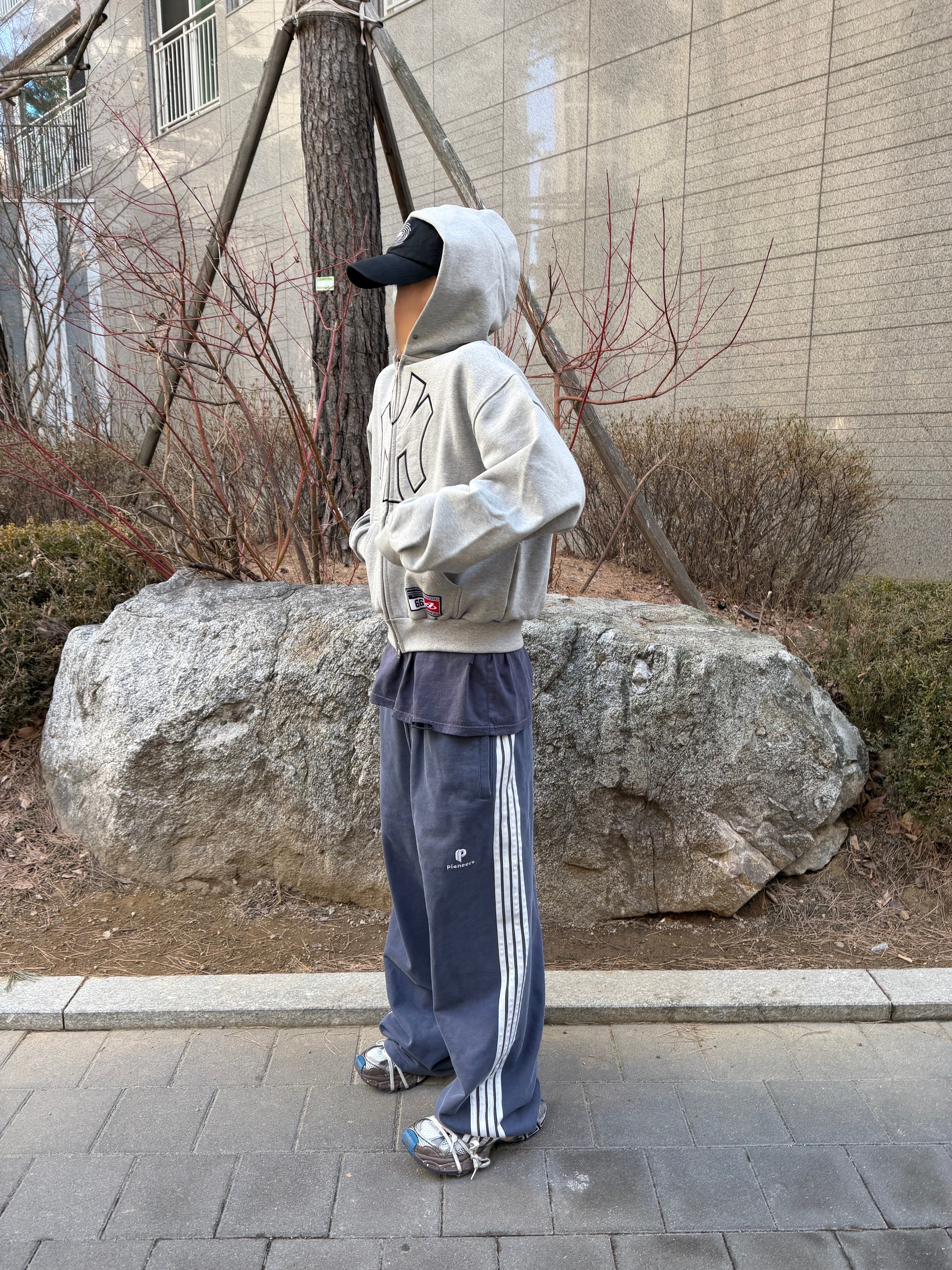 Balenciaga 3XL Sneakers Worn Out Grey White Blue 착용 스타일 - 2
