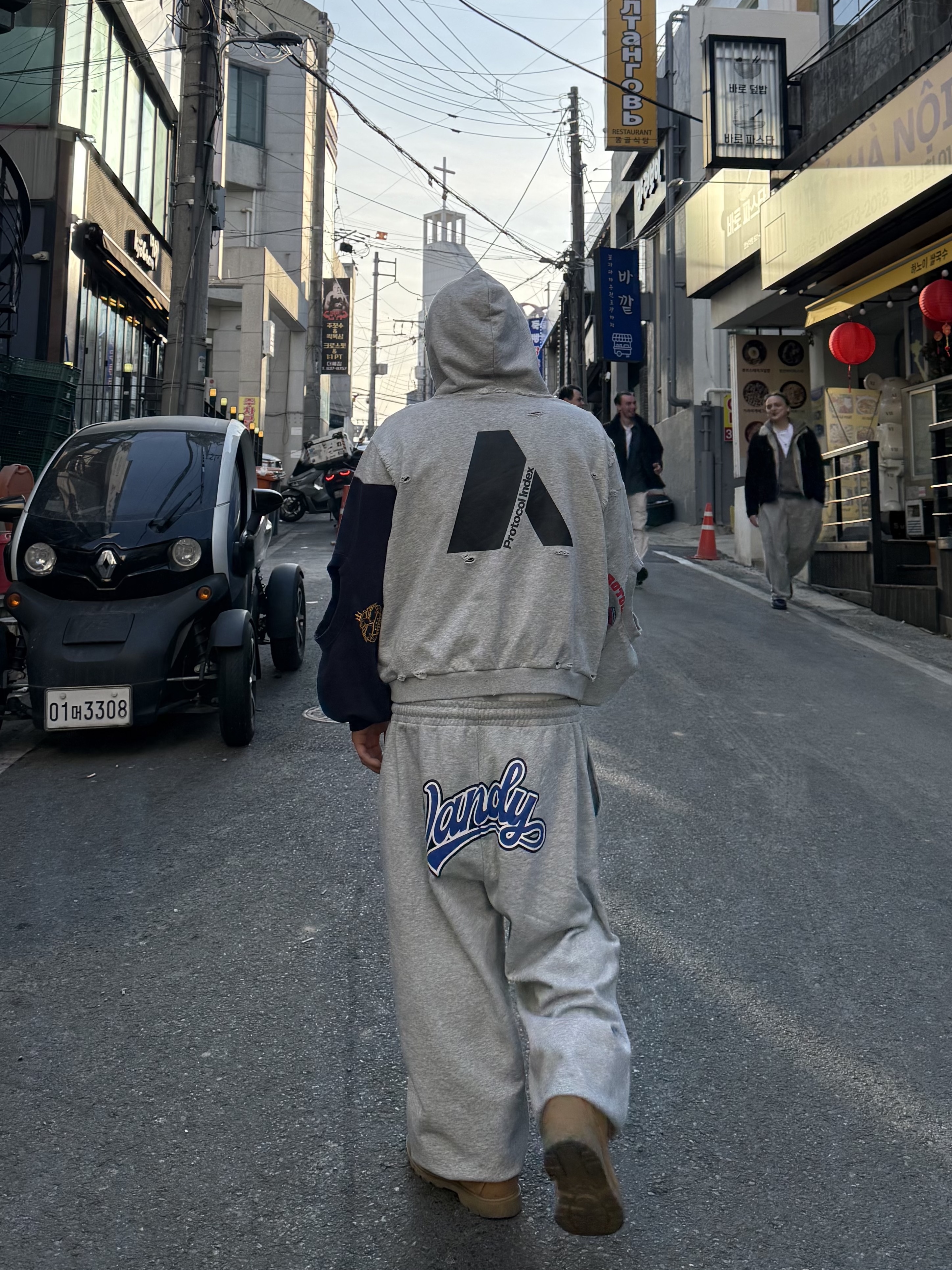 Protocol Index x Vandy The Pink 3 Layered Sweatpants Melange Grey, Protocol Index Reconstructed Sweatshirts Zip Hoodie Melange Grey 착용 스타일 - 1