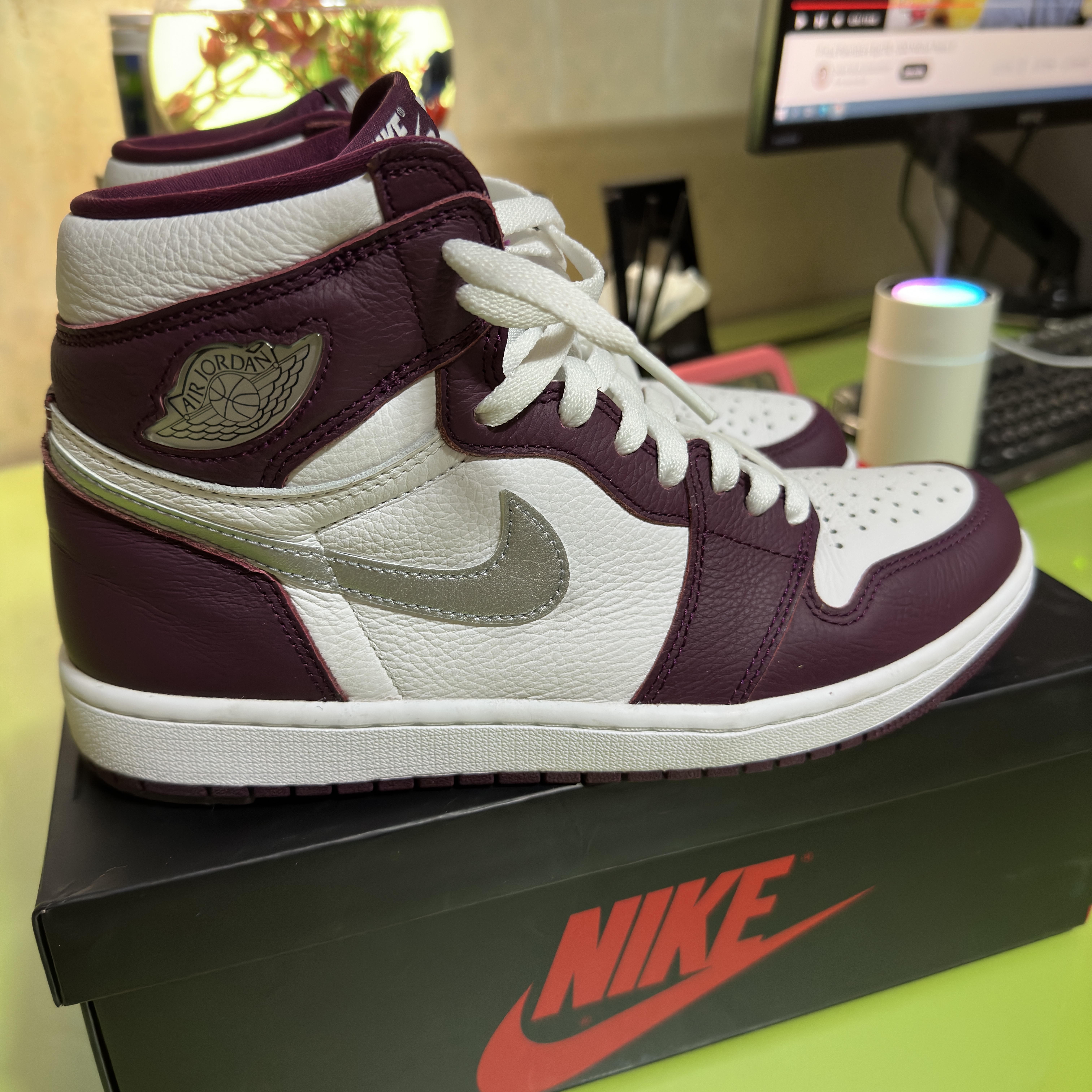 Jordan 1 Retro High OG Bordeaux 착용 스타일 - 2