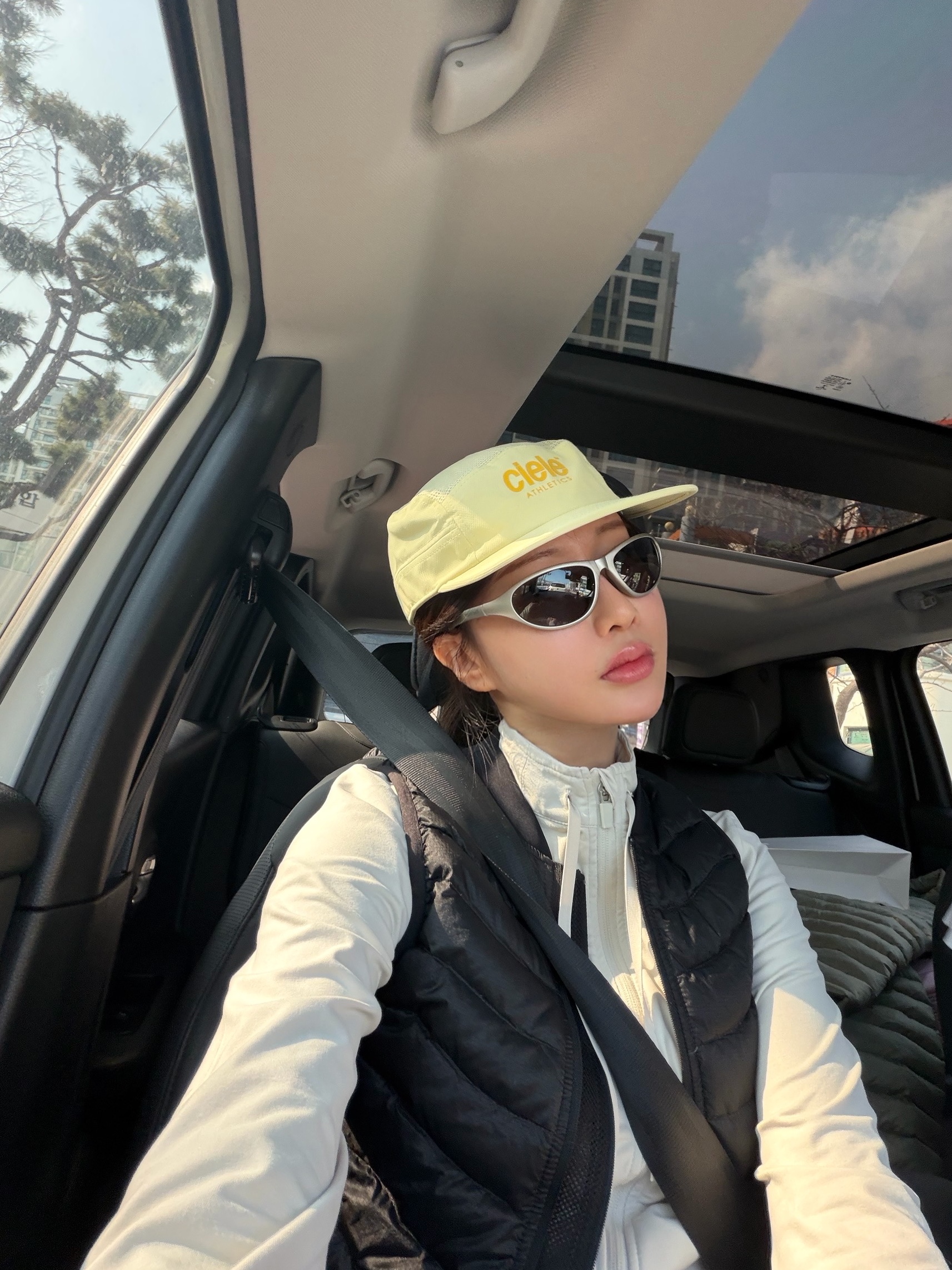 Ciele Athletics GOCap Classic Glade, Montbell Trekking Glasses Silver Metallic Light Grey 착용 스타일