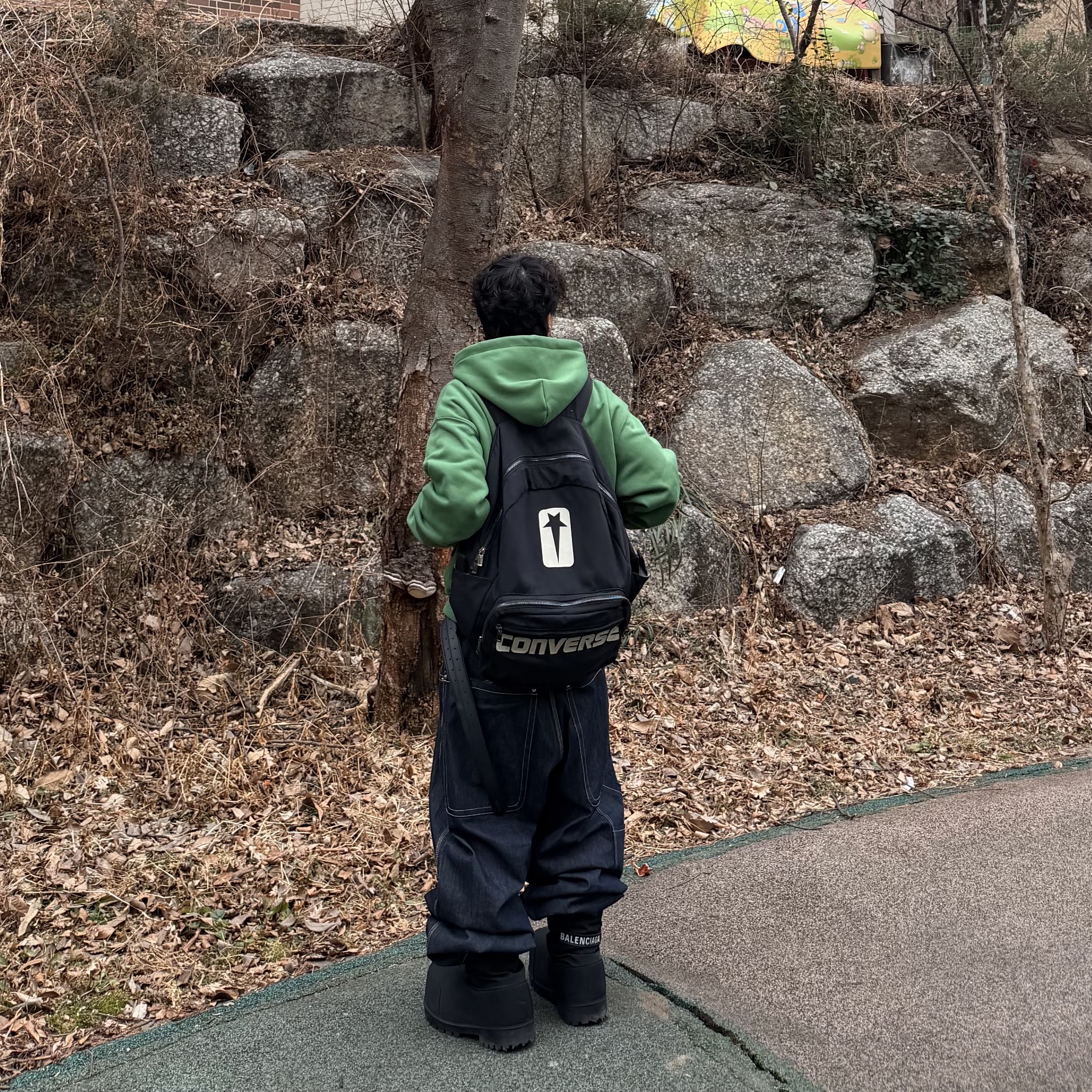 Converse x Drkshdw Oversized Backpack Black, Balenciaga Skiwear Alaska Nylon Low Boot Black 착용 스타일 - 2