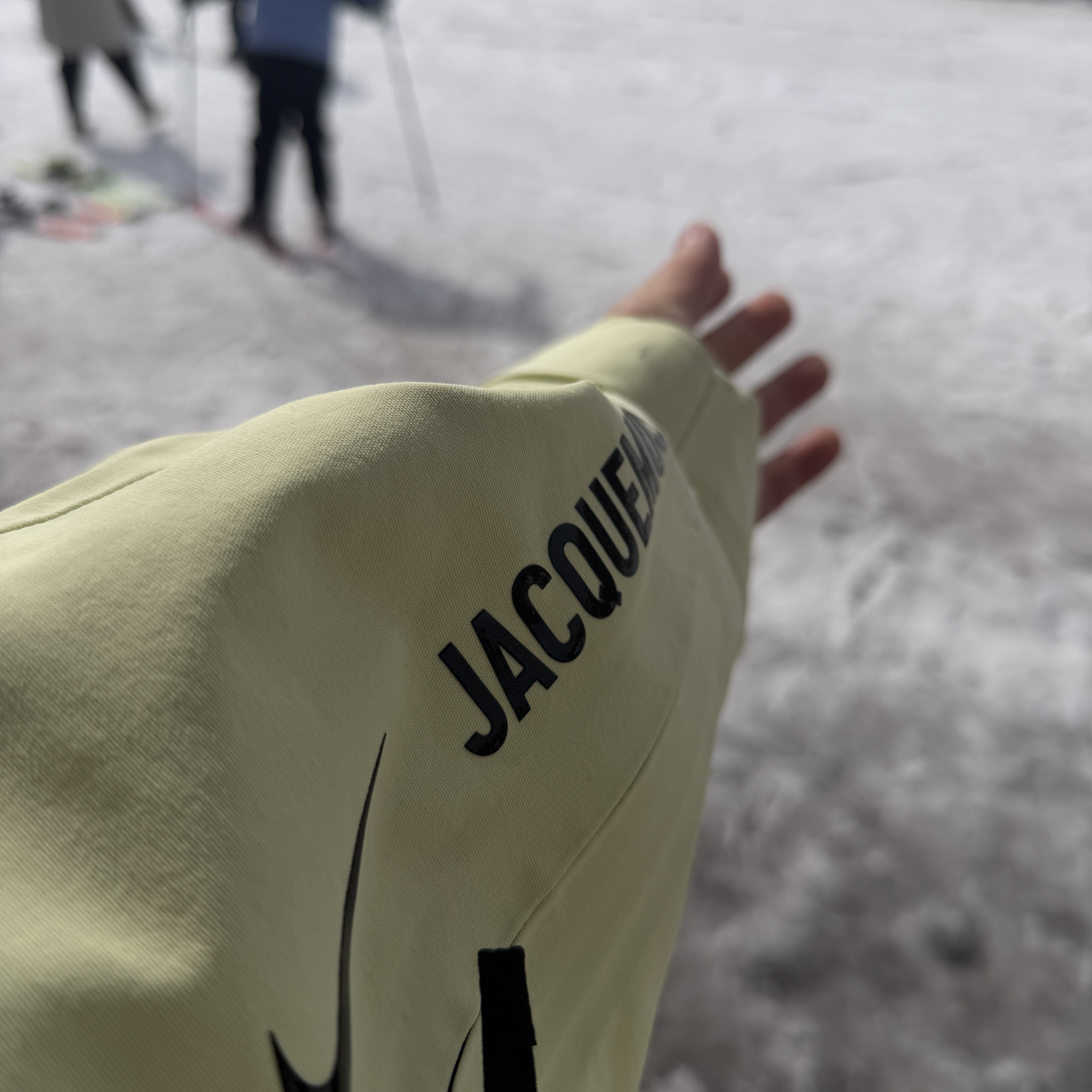 Nike x Jacquemus Gore-Tex 2-in-1 Jacket Citron Tint Black (HQ5694-868) 착용 스타일