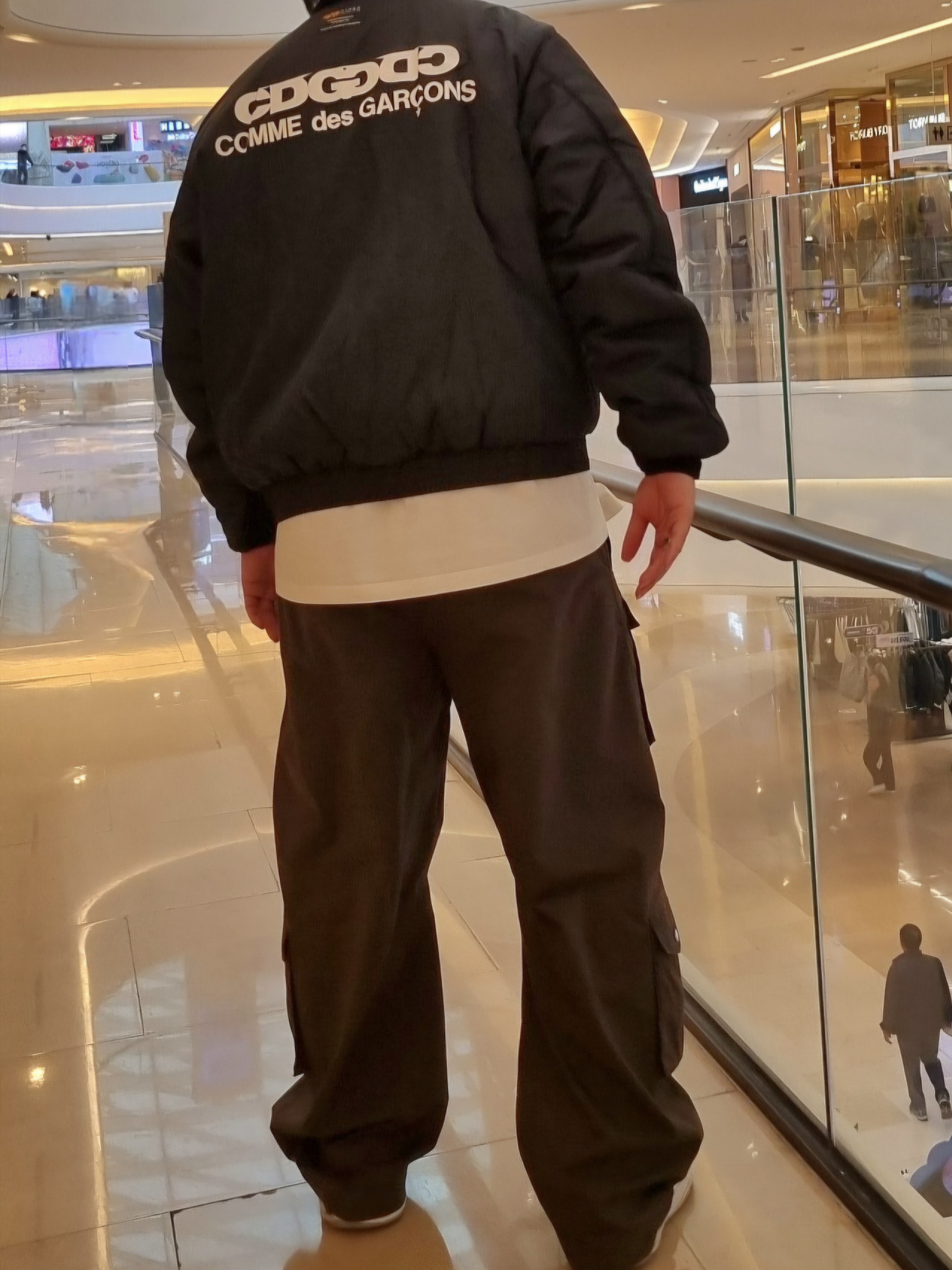 CDG x Alpha Industries Wep Jacket Black, Maison Mihara Yasuhiro Wayne OG Sole Leather Low-top Sneakers Black 착용 스타일 - 2