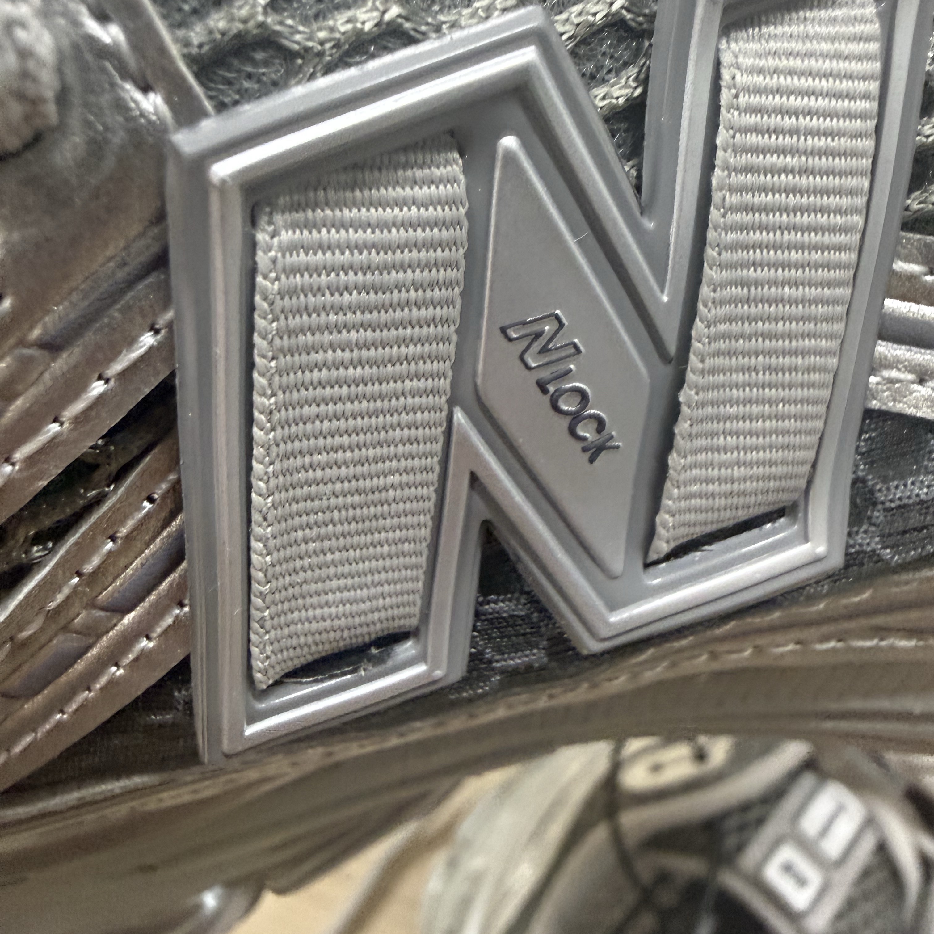 New Balance 1906R Harbor Grey Silver Metalic 착용 스타일 - 2