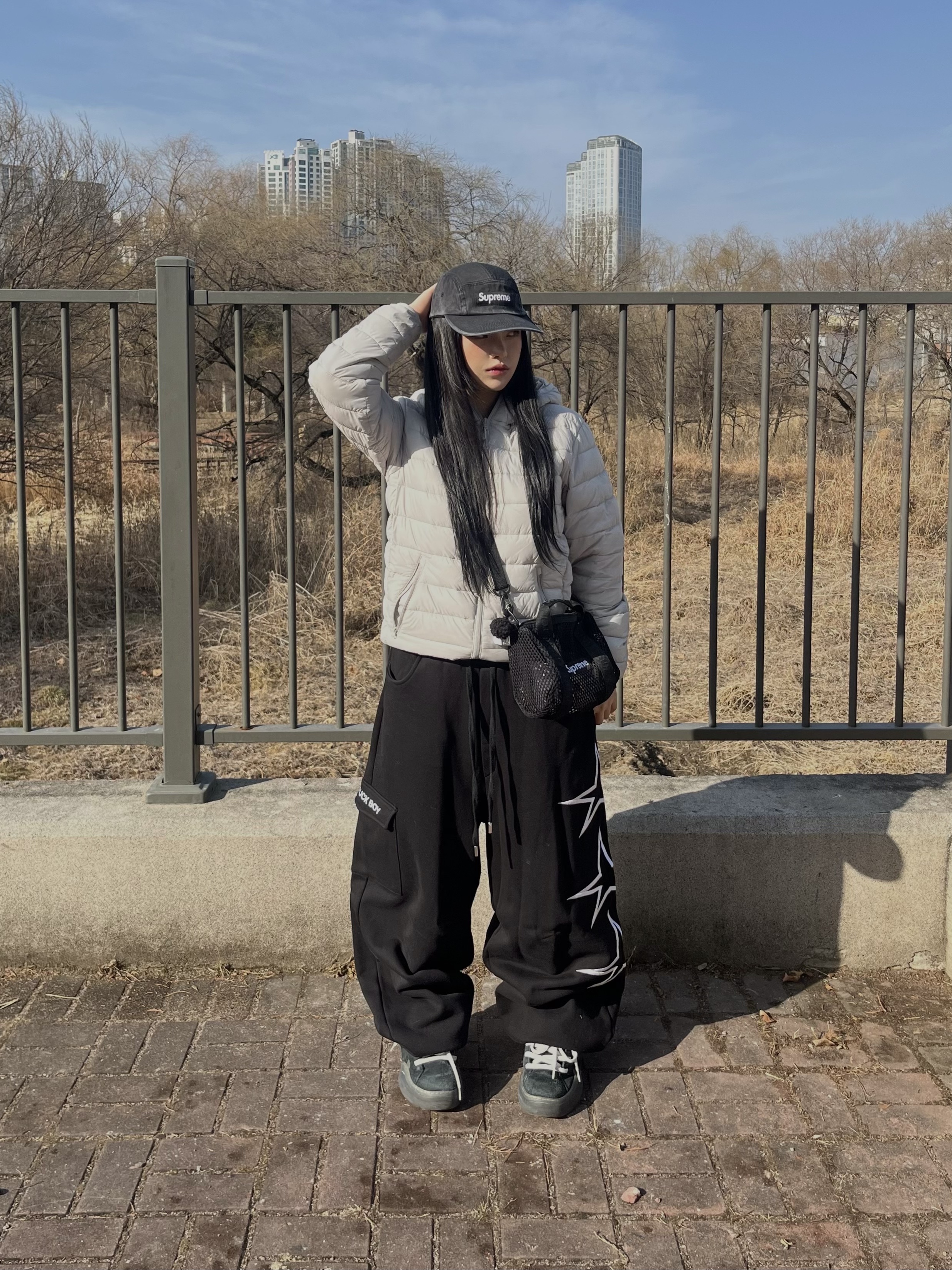 ERL Vamp Skate Shoe Pirate Black, Supreme Washed Chino Twill Camp Cap Black - 25SS 착용 스타일 - 1