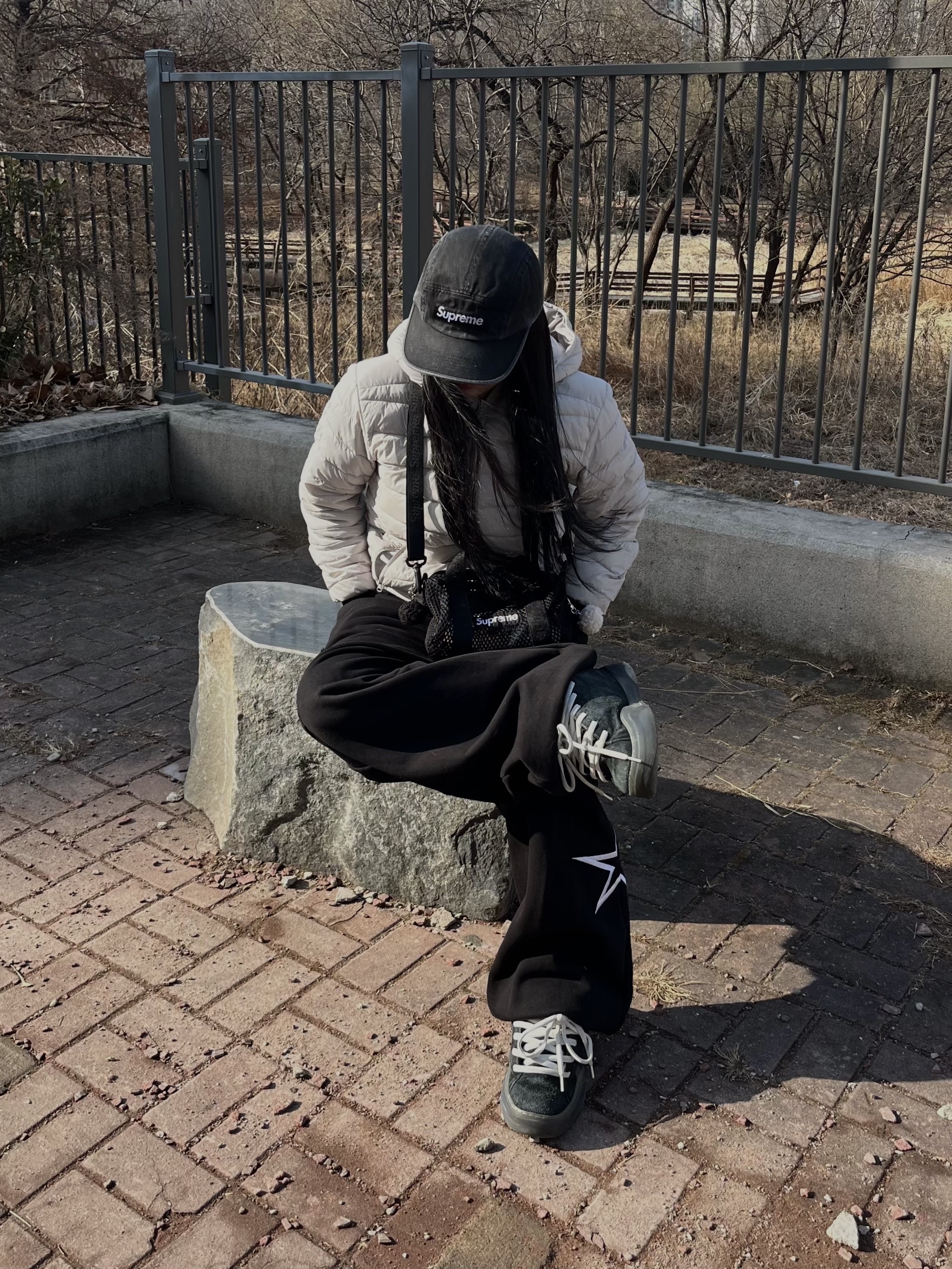 ERL Vamp Skate Shoe Pirate Black, Supreme Washed Chino Twill Camp Cap Black - 25SS 착용 스타일 - 4