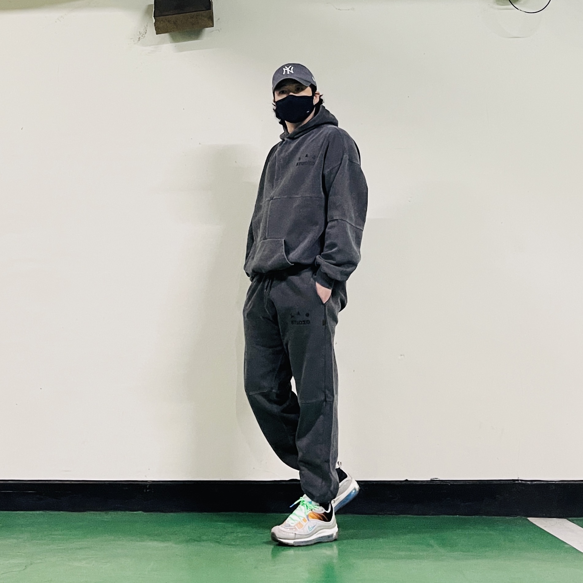 Nike Air Max 98 La Mezcla, IAB Studio Blocked Pigment Hoodie Black 착용 스타일 - 4