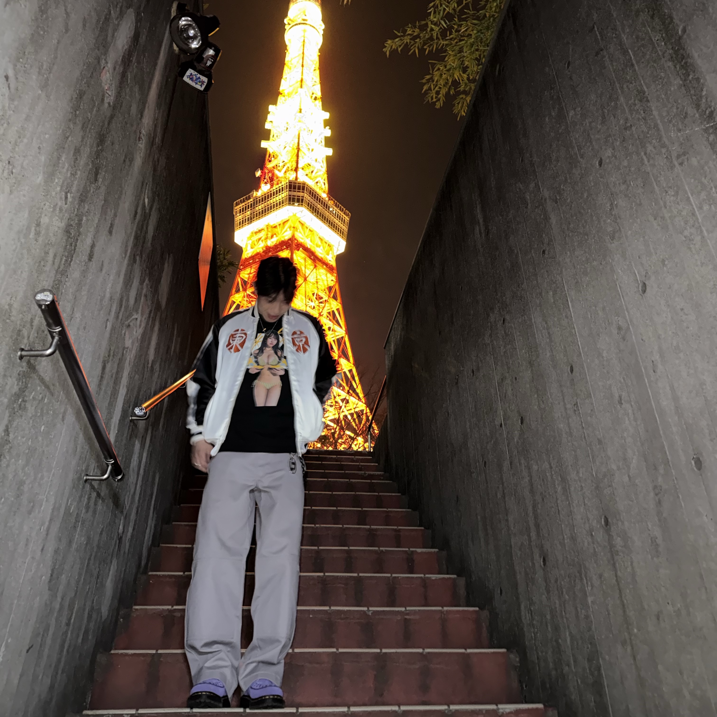 Dickies Loose Fit Double Knee Work Pants Charcoal Gray, BAPE Souvenir Jacket White 착용 스타일 - 1