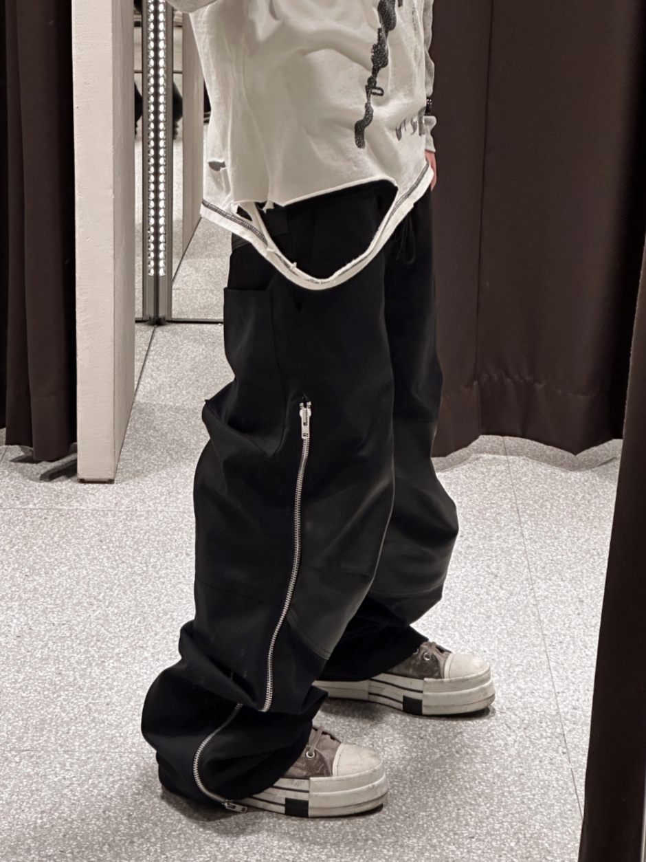 ROARINGRAD Carbon-Coated Side-Zip Pants Black 착용 스타일 - 2