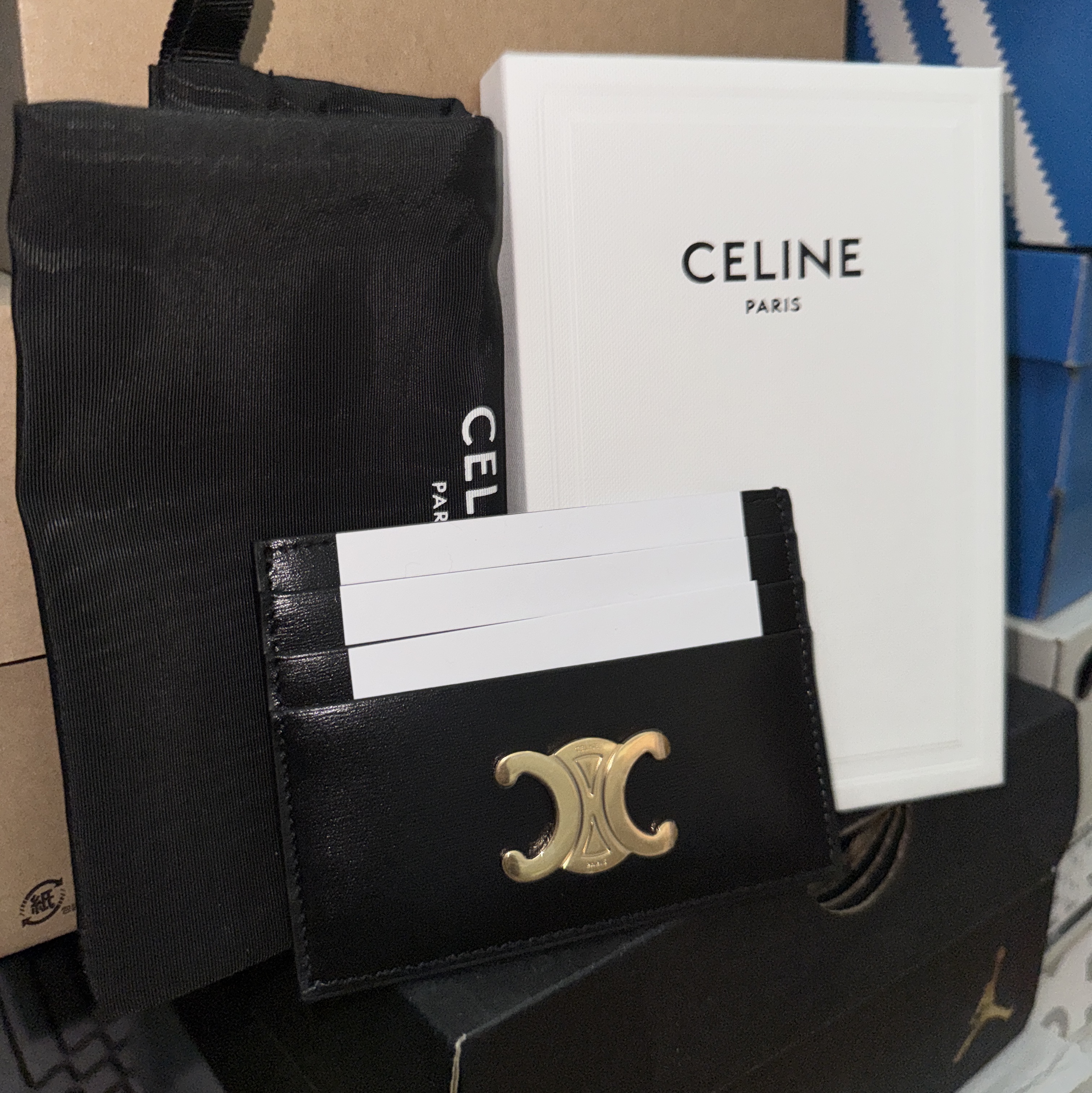 Celine Triomphe Card Holder in Shiny Calfskin Black 착용 스타일