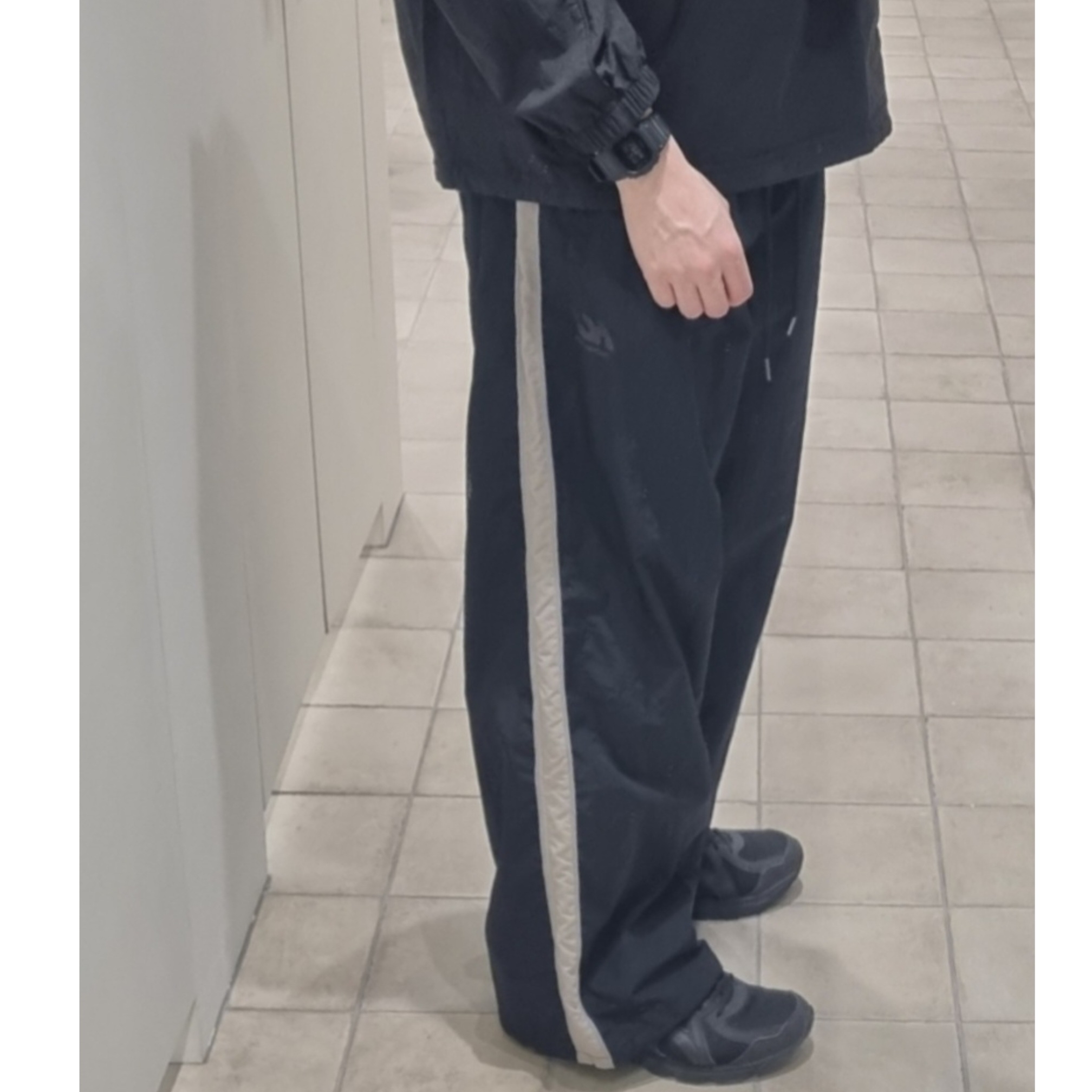 Asics Jog 100 T Black - 4E Extra Wide, Polyteru Human Index Human Retro Track Pants Navy/Beige 착용 스타일 - 1