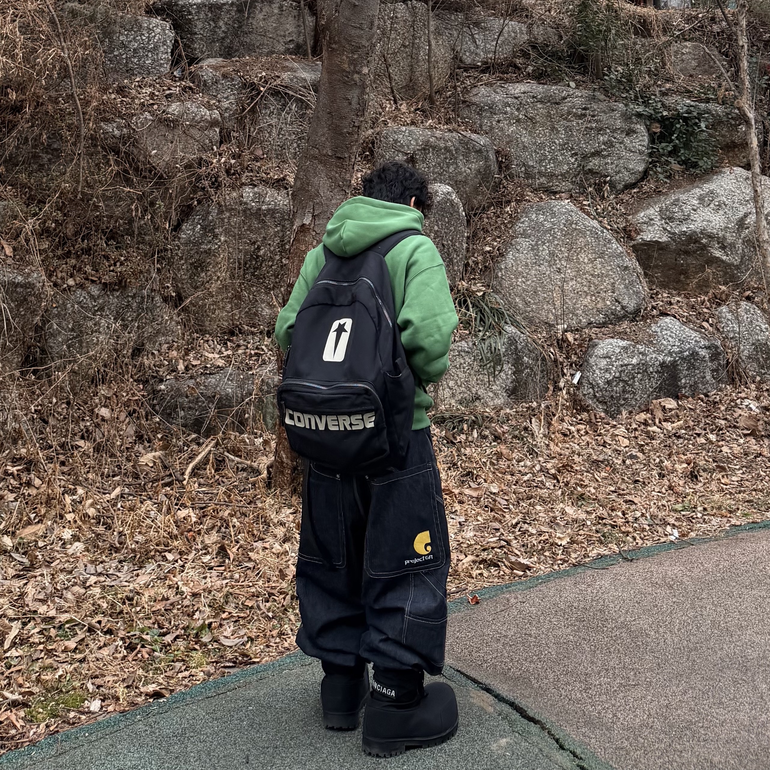 Converse x Drkshdw Oversized Backpack Black, Balenciaga Skiwear Alaska Nylon Low Boot Black 착용 스타일 - 3