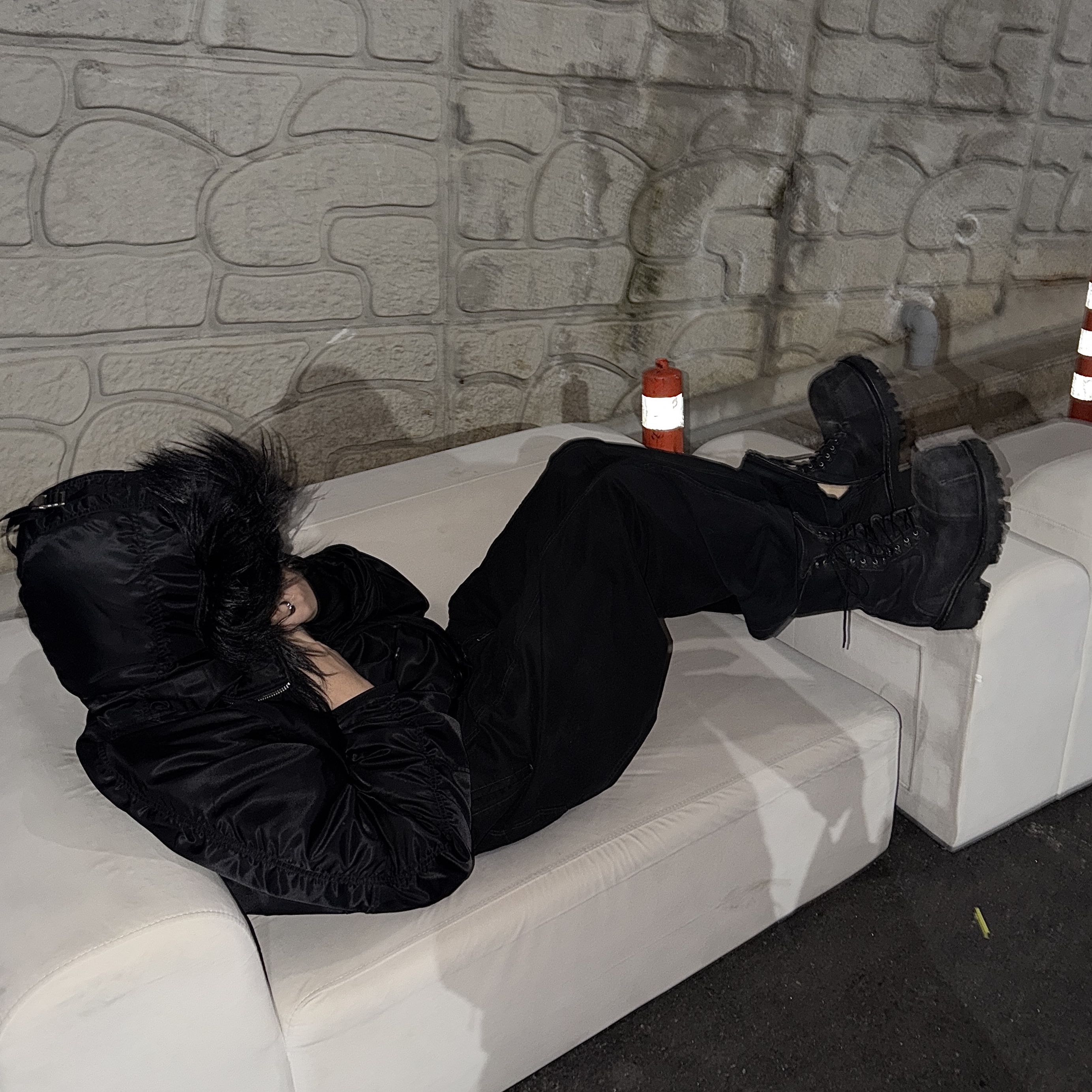 Balenciaga Stomper Bootie Black 착용 스타일 - 1