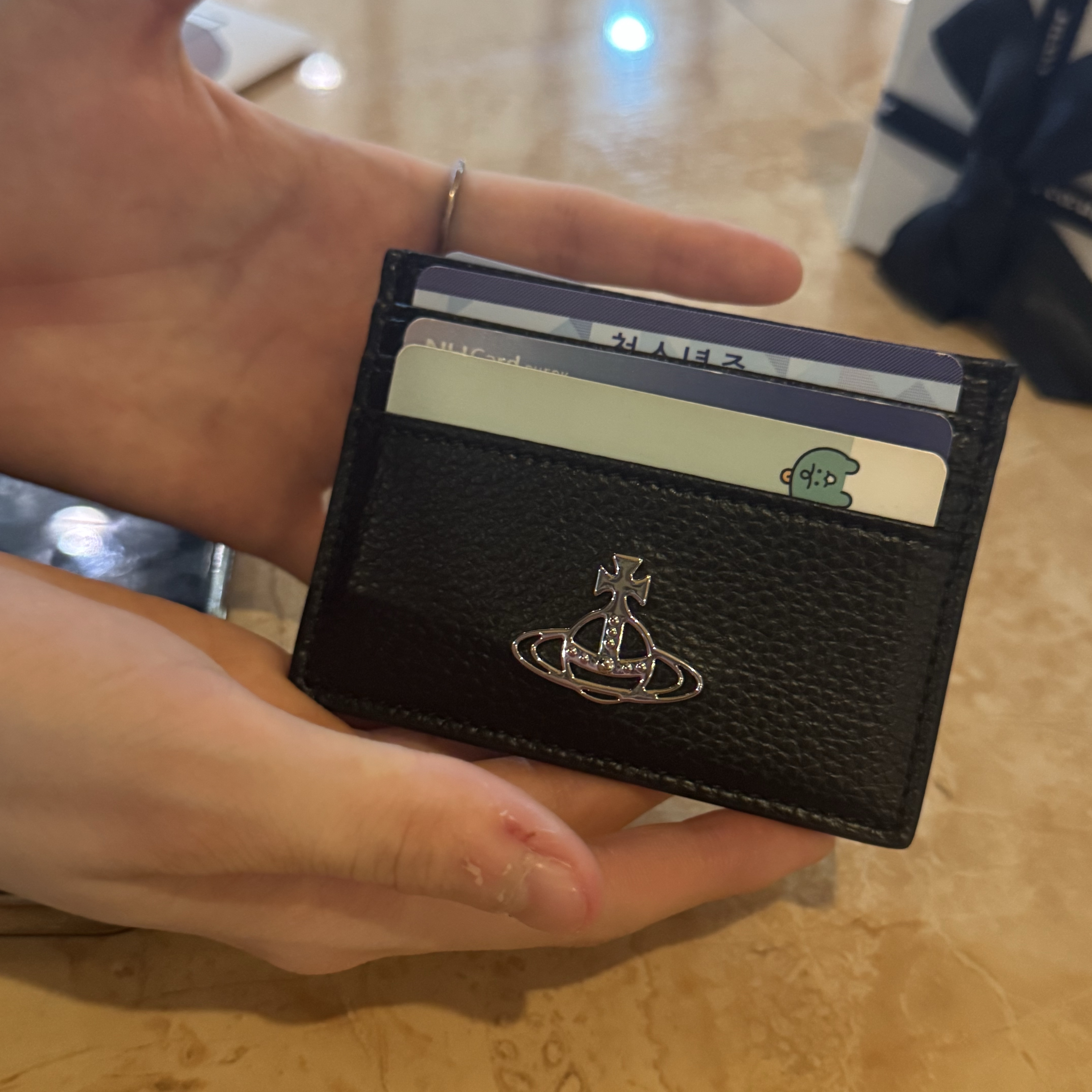 Vivienne Westwood Card Holder Wallet Black 착용 스타일