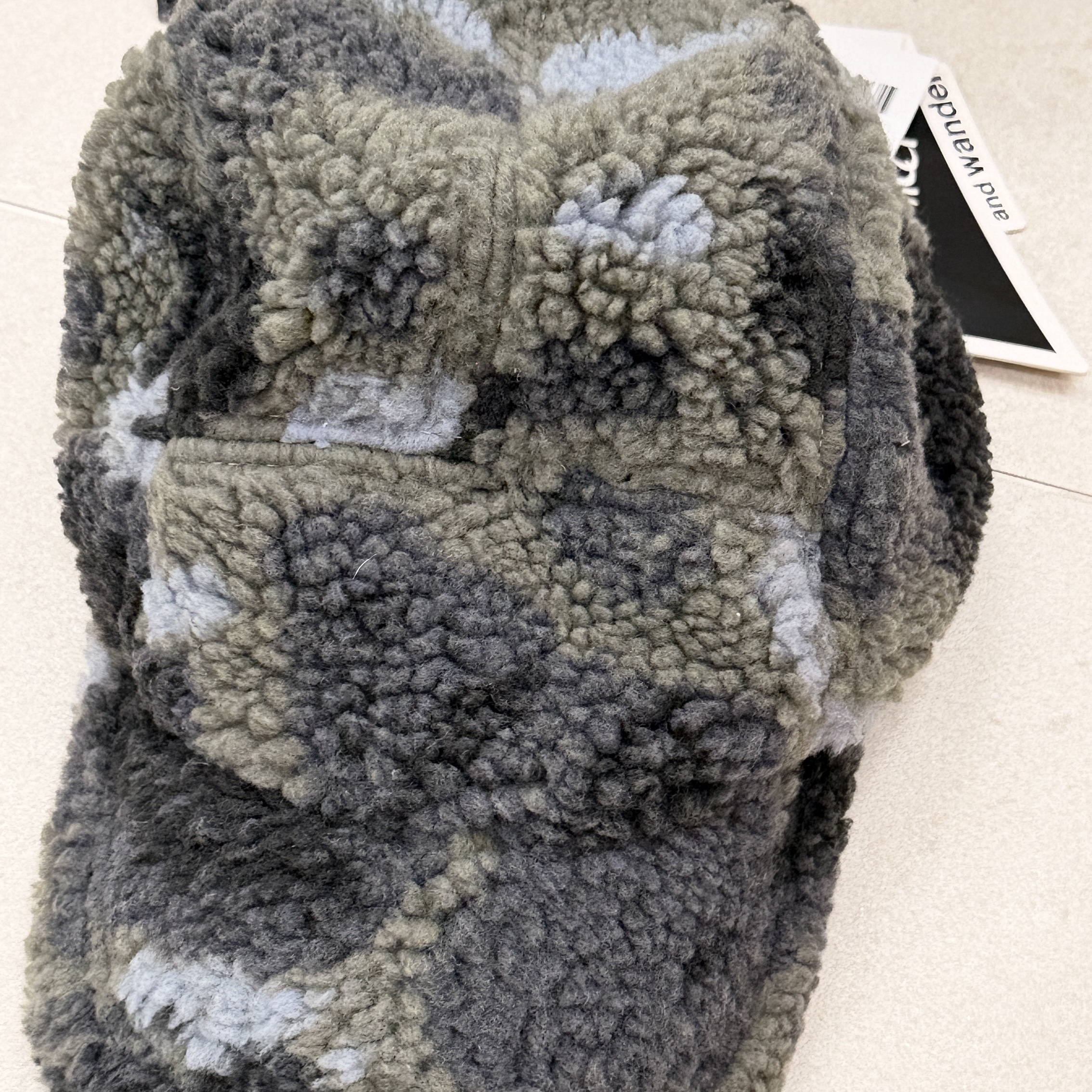 And Wander x Gramicci JQ Tape Fleece Cap Camo 착용 스타일 - 2