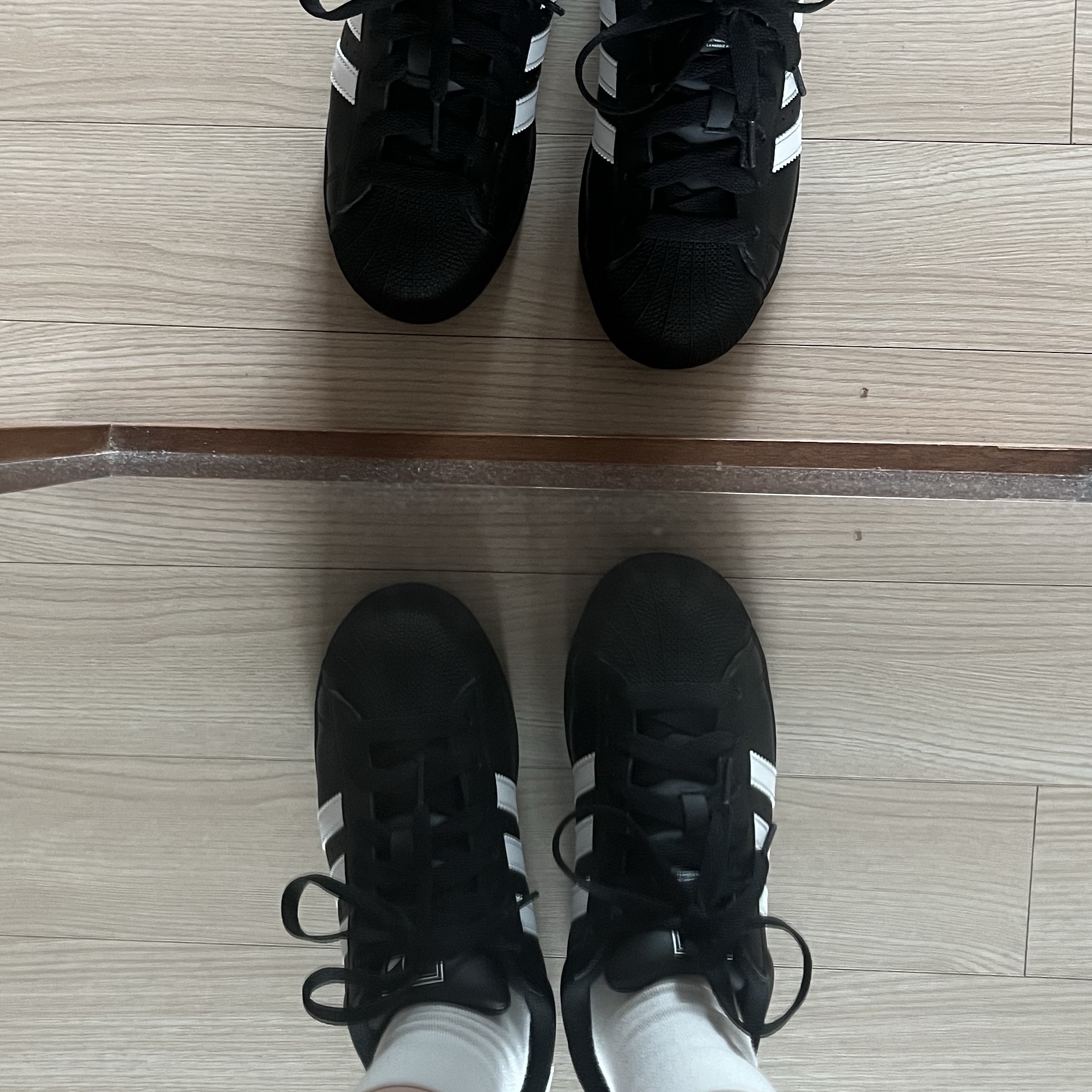 Adidas Superstar II Core Black Cloud White 착용 스타일 - 2