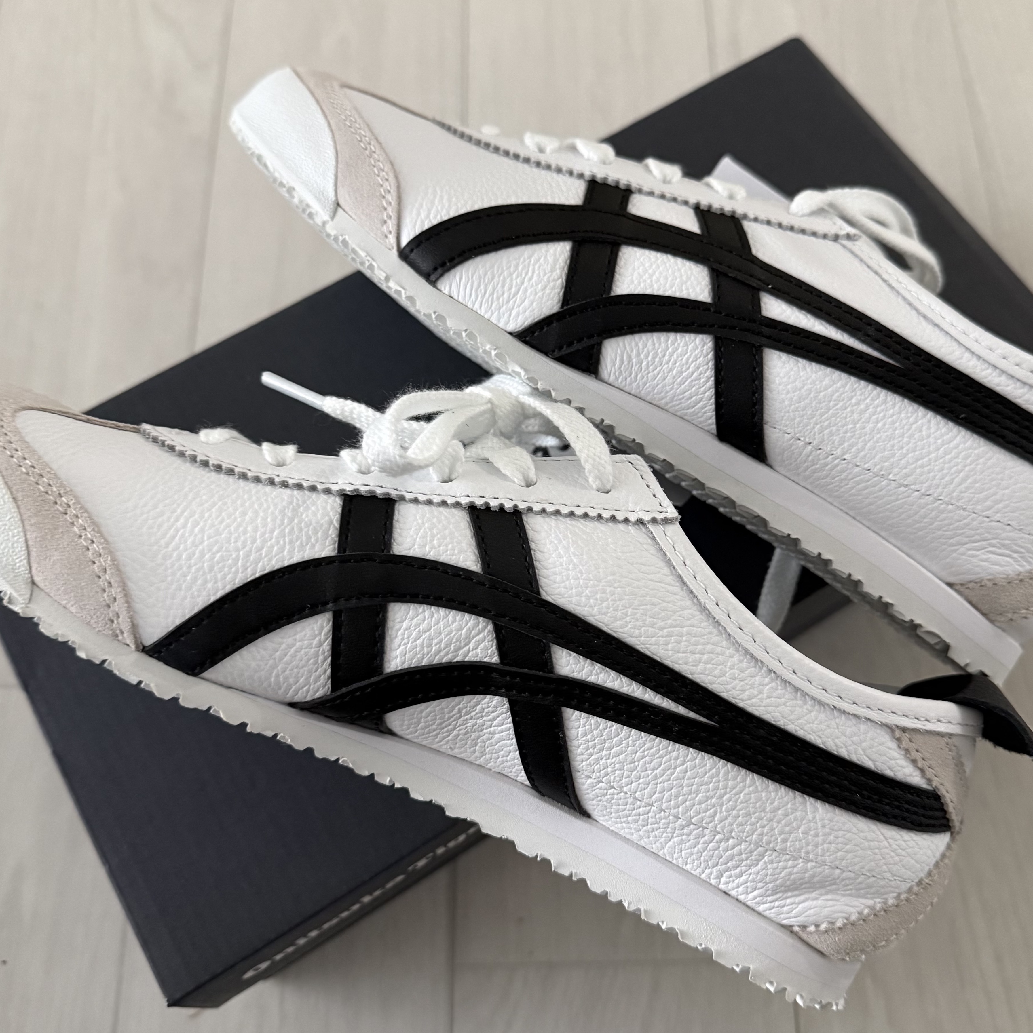 Onitsuka Tiger Mexico 66 White Black 착용 스타일 - 3