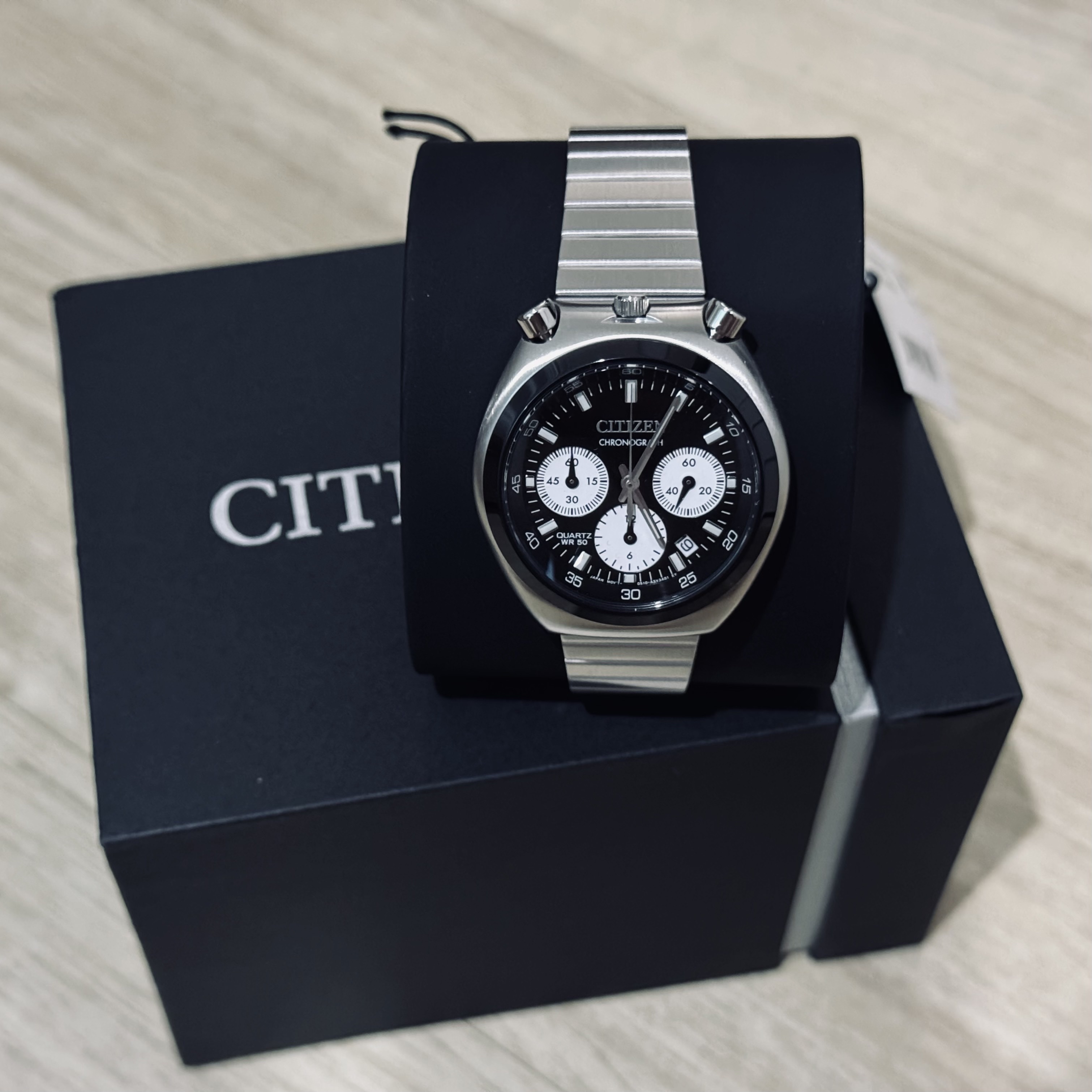 Citizen Quartz 38mm Stainless Steel Black Silver 착용 스타일