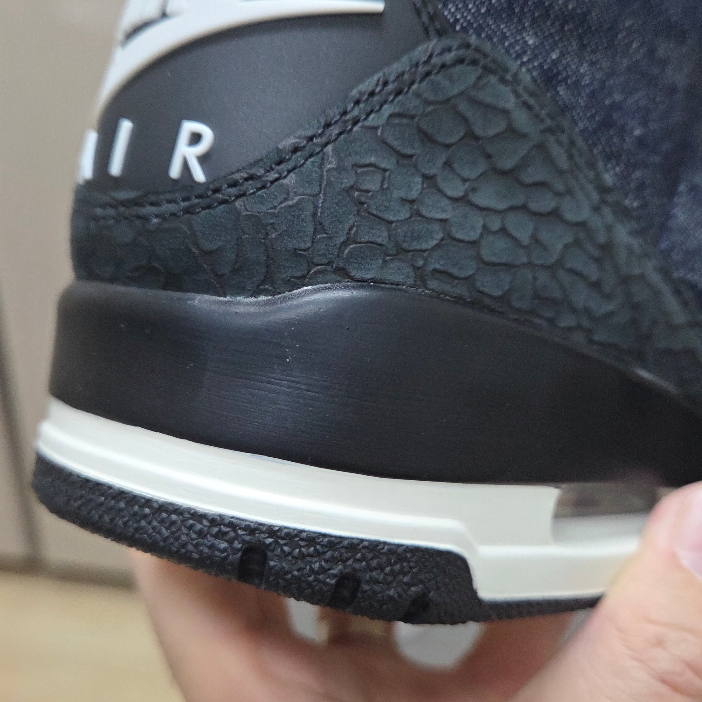 Jordan 3 x Levi’s Indigo and Gym Red 착용 스타일 - 4