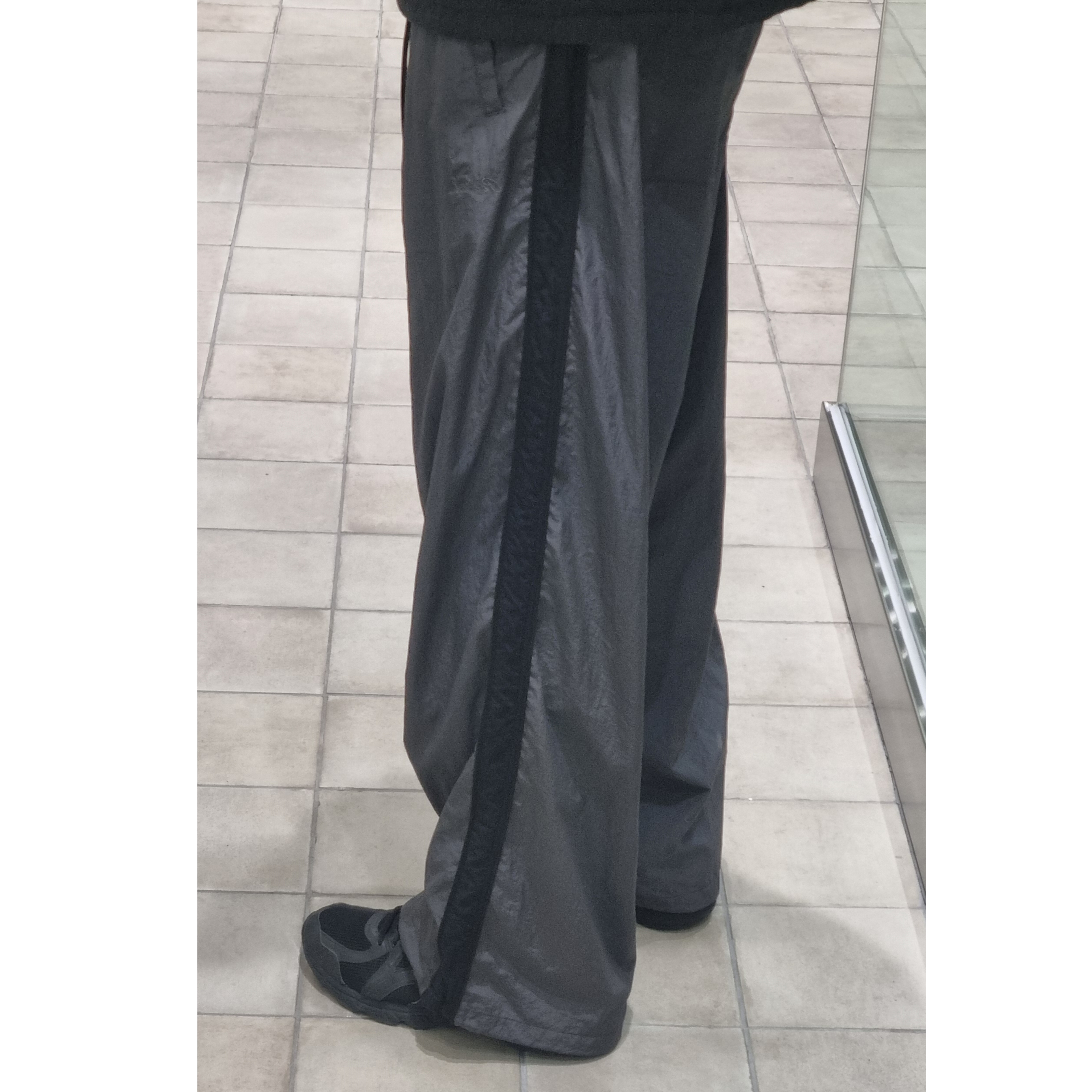 Polyteru Human Index Human Retro Track Pants Charcoal/Black, Asics Jog 100 T Black - 4E Extra Wide 착용 스타일 - 3