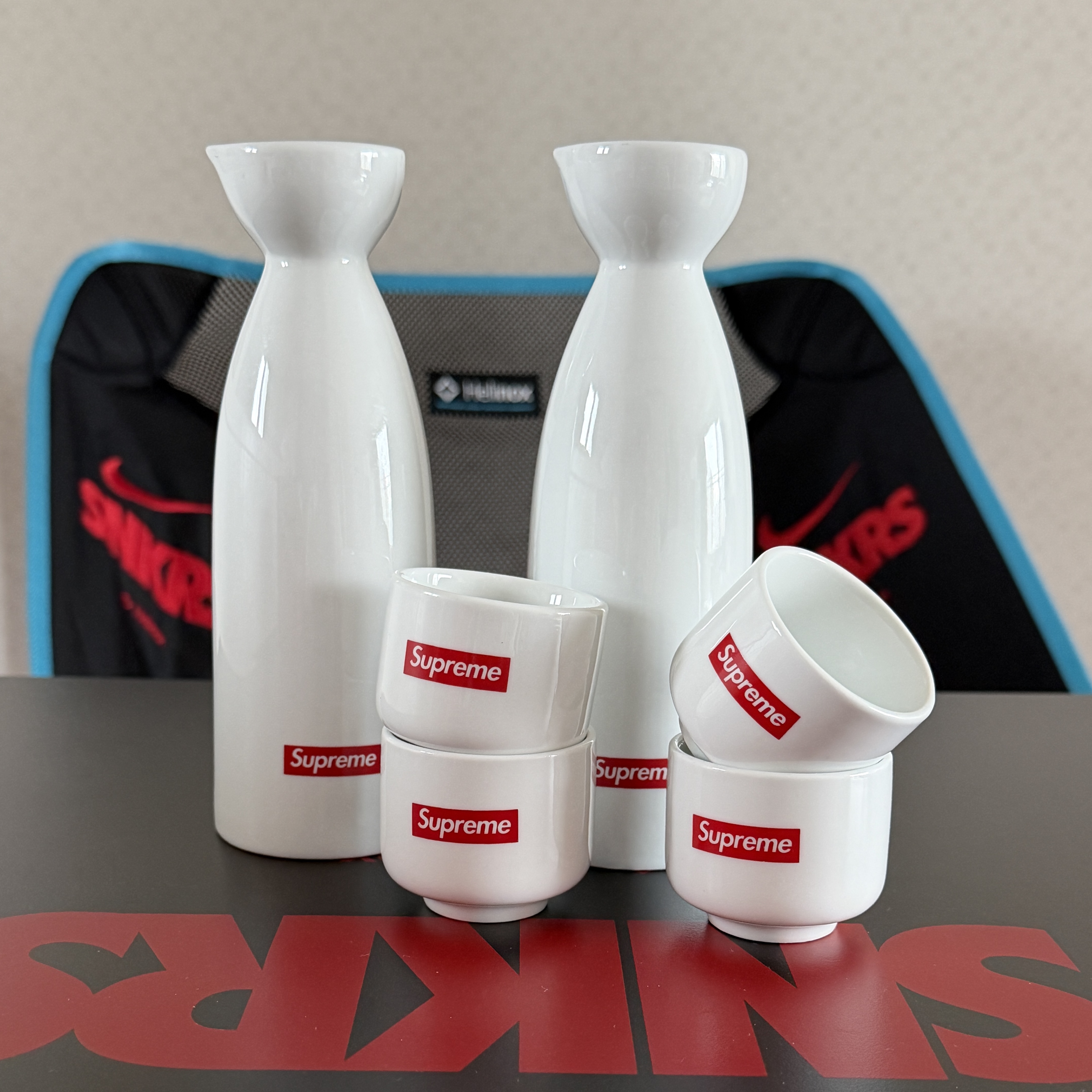 Supreme Sake Set White - 17FW 착용 스타일