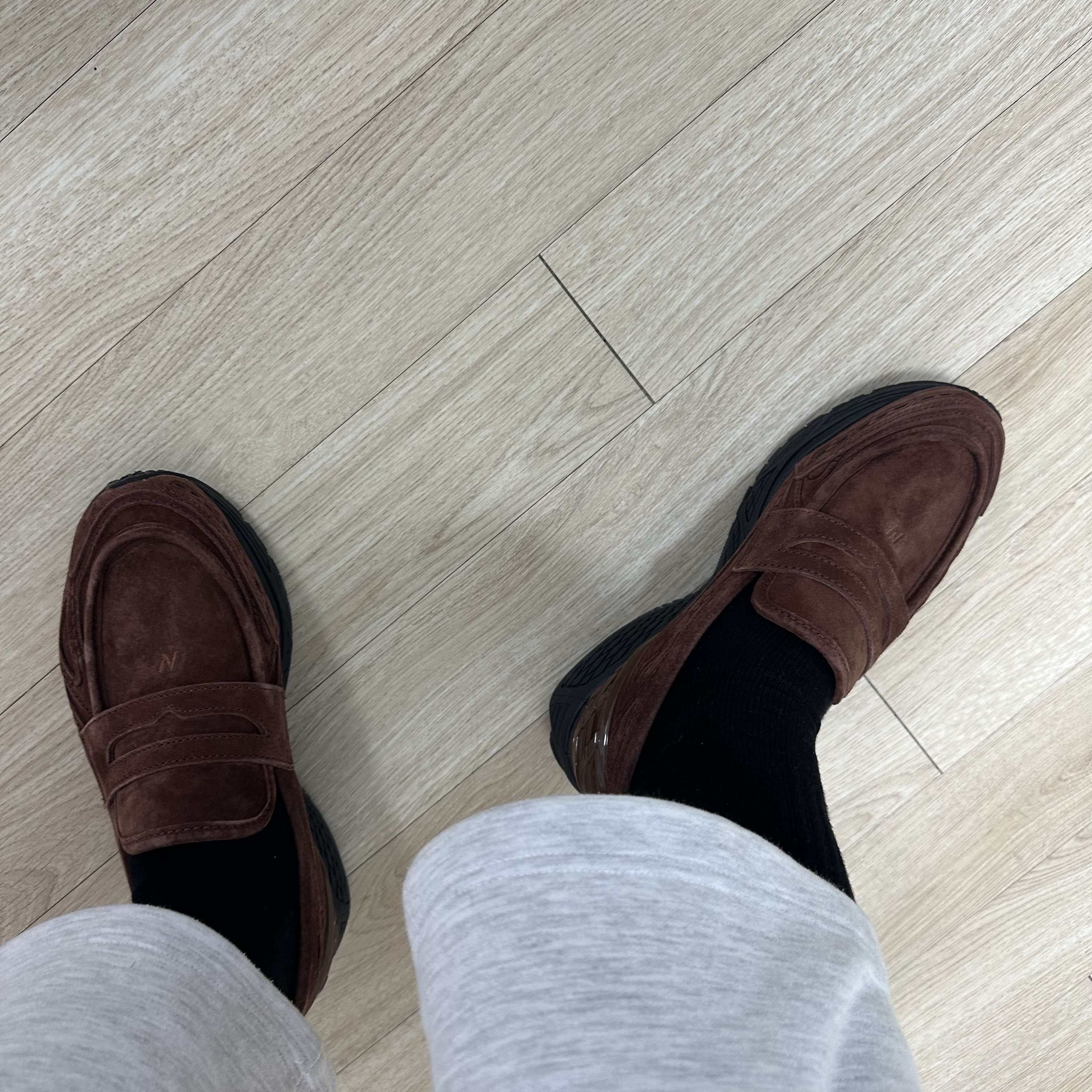 New Balance 1906L Rich Oak 착용 스타일 - 1