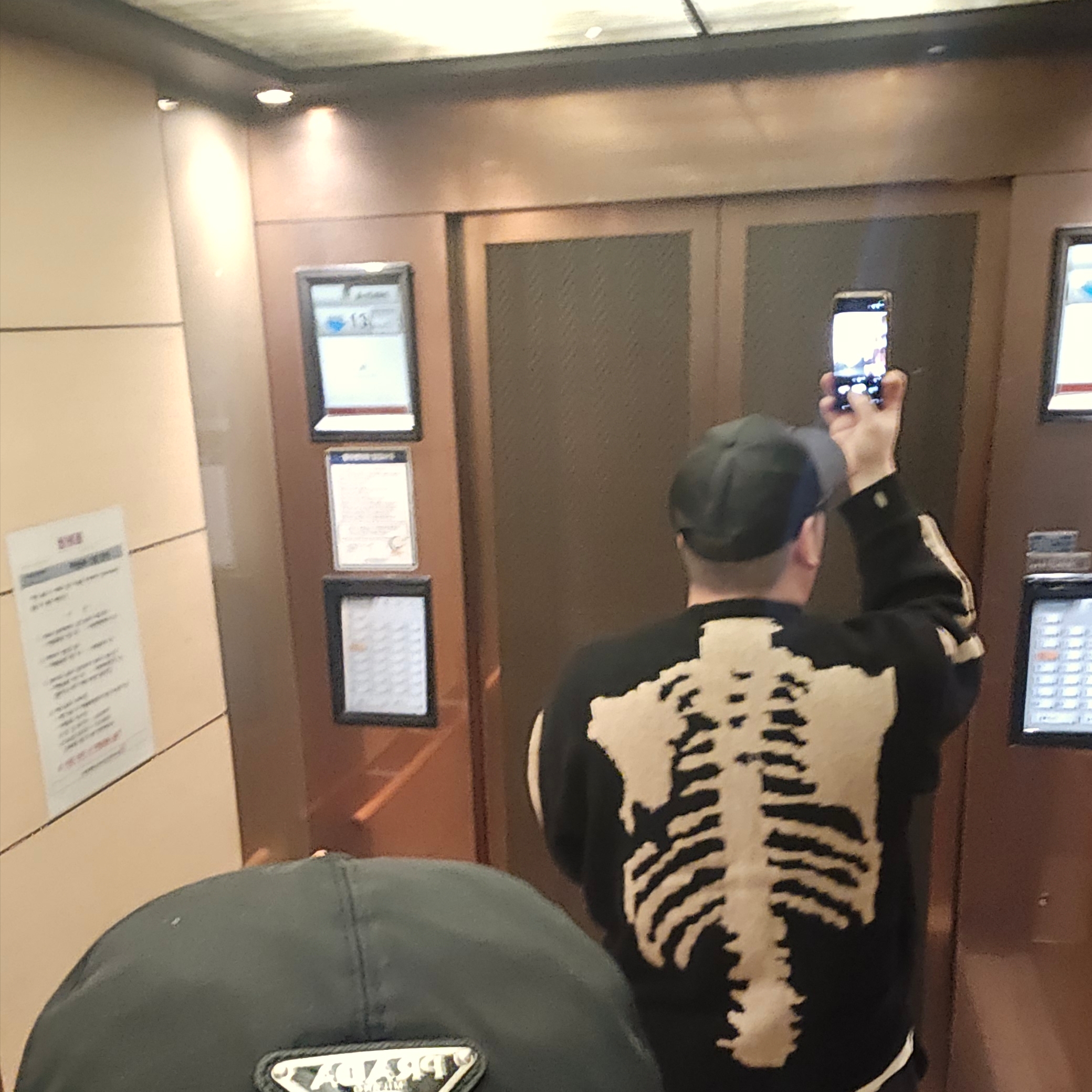 Kapital 5G Wool Bone Crewneck Sweater Black 착용 스타일