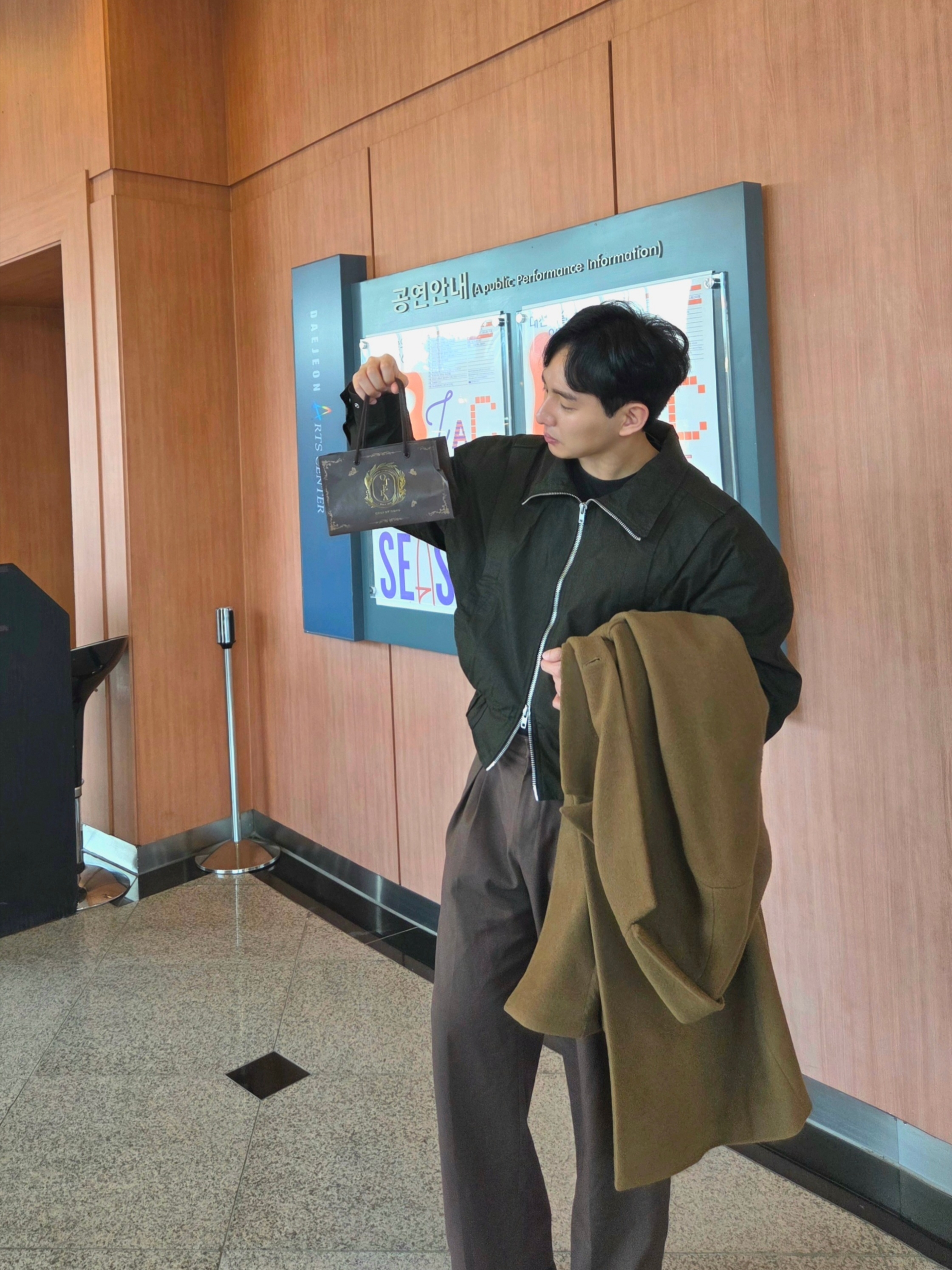 insta : chanyes_98님의 스타일