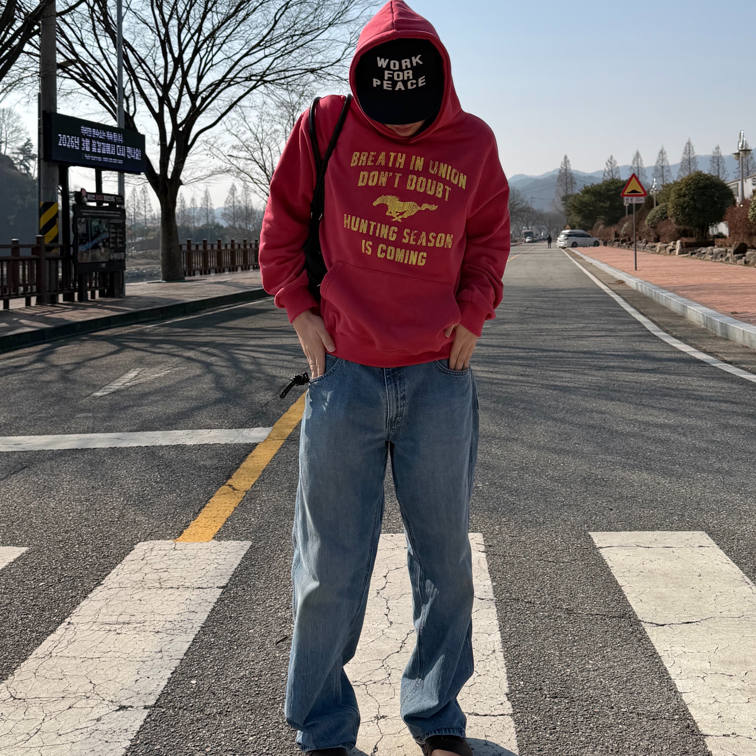 AMOU Vintage Horse Hoodie Coral Red, AMOU Vintage Horse Hoodie Black 착용 스타일 - 5