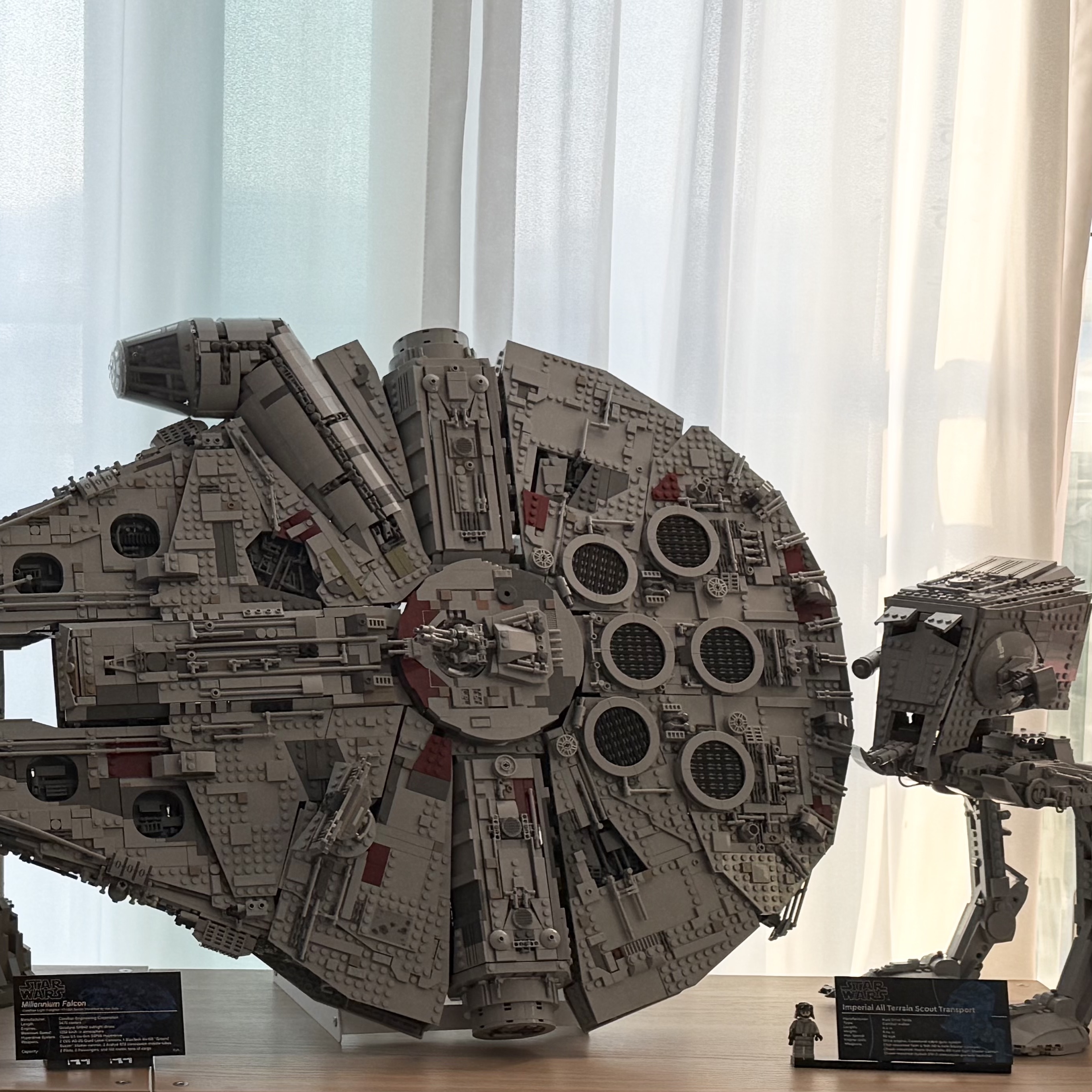 Lego Star Wars Millennium Falcon, Lego AT-ST Walker 착용 스타일