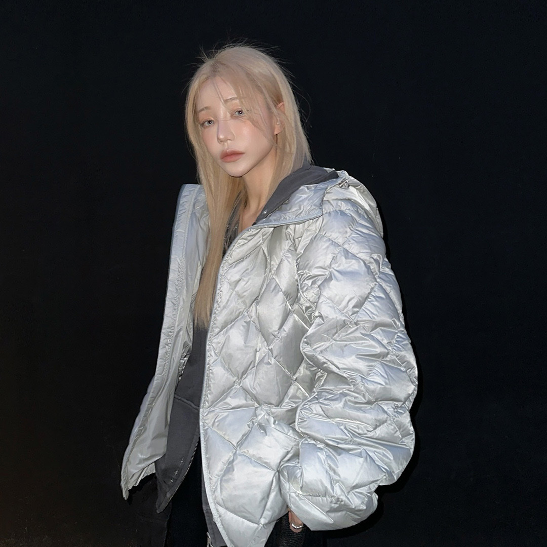 Thevinylhouse Light Weight Down Grey 착용 스타일