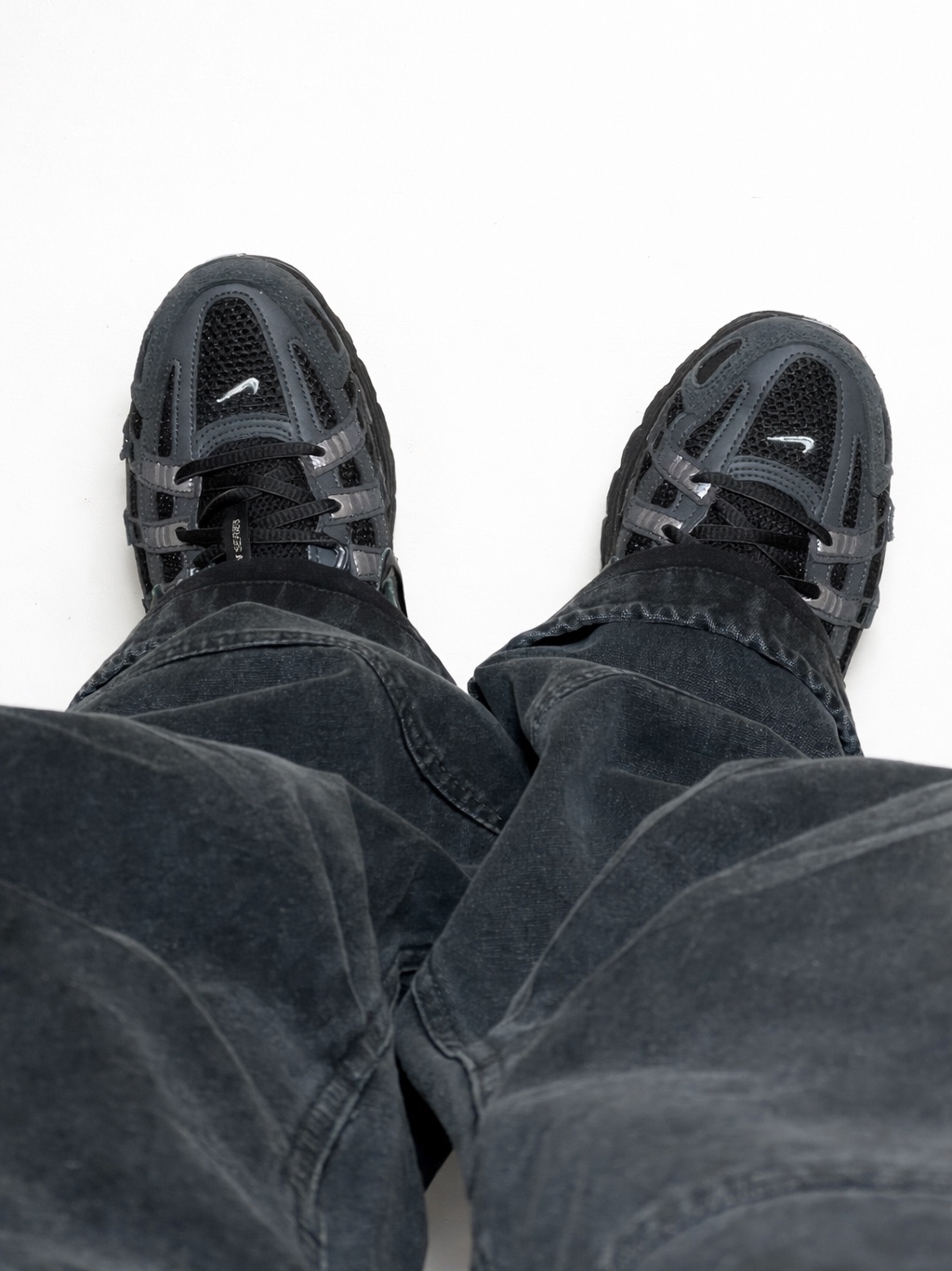 Nike P-6000 Suede Anthracite Chrome 착용 스타일 - 1