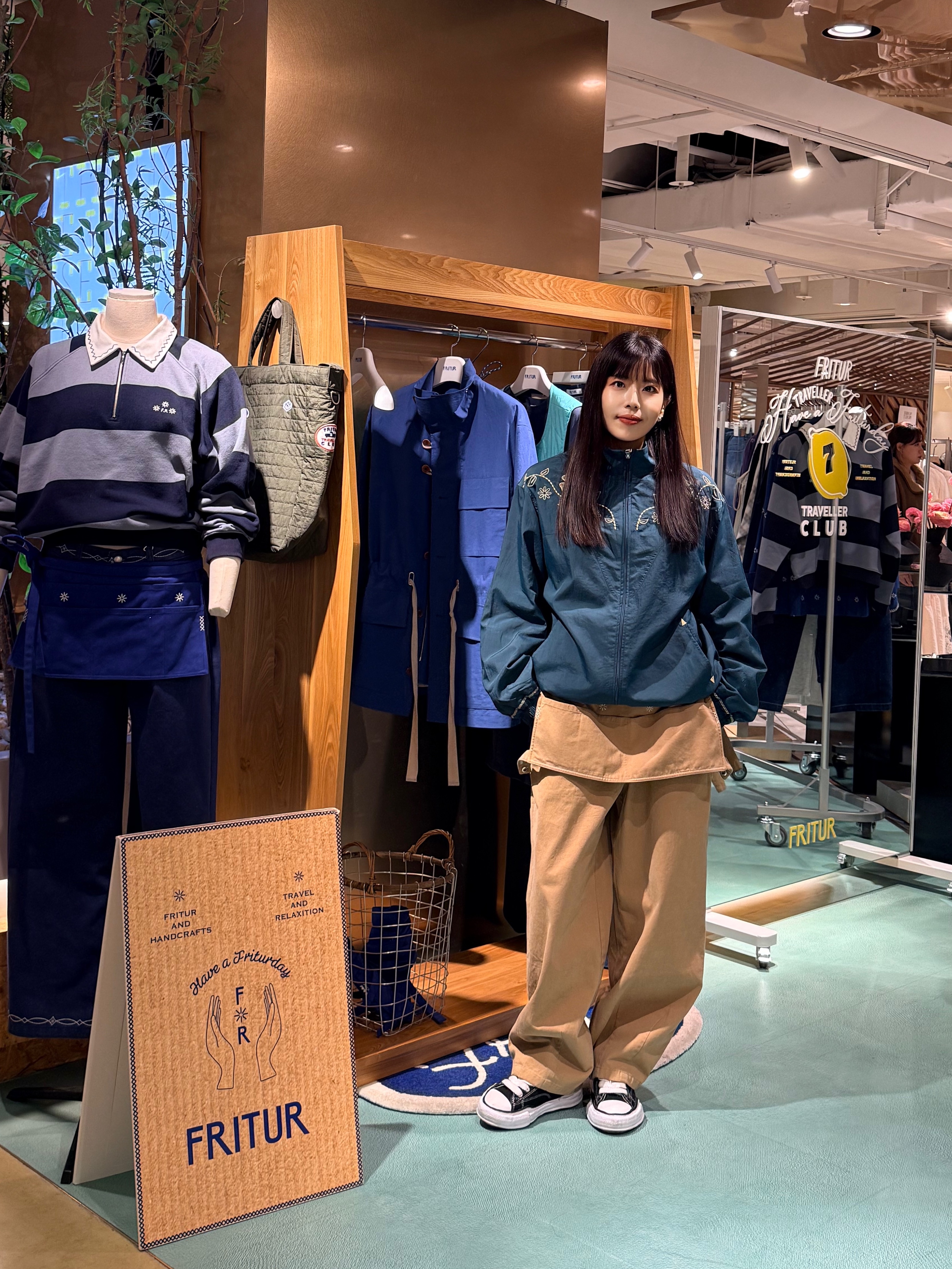 FRITUR Embroidery Clover Windbreaker Green, FRITUR Slim Layered T-shirt Beige 착용 스타일 - 2