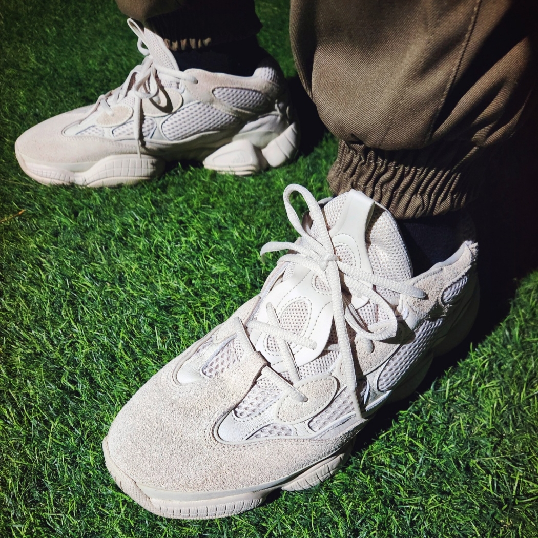 Yeezy Gap Engineered By Balenciaga Dove Hoodie Washed Black, Adidas Yeezy 500 Blush 2018 착용 스타일 - 5