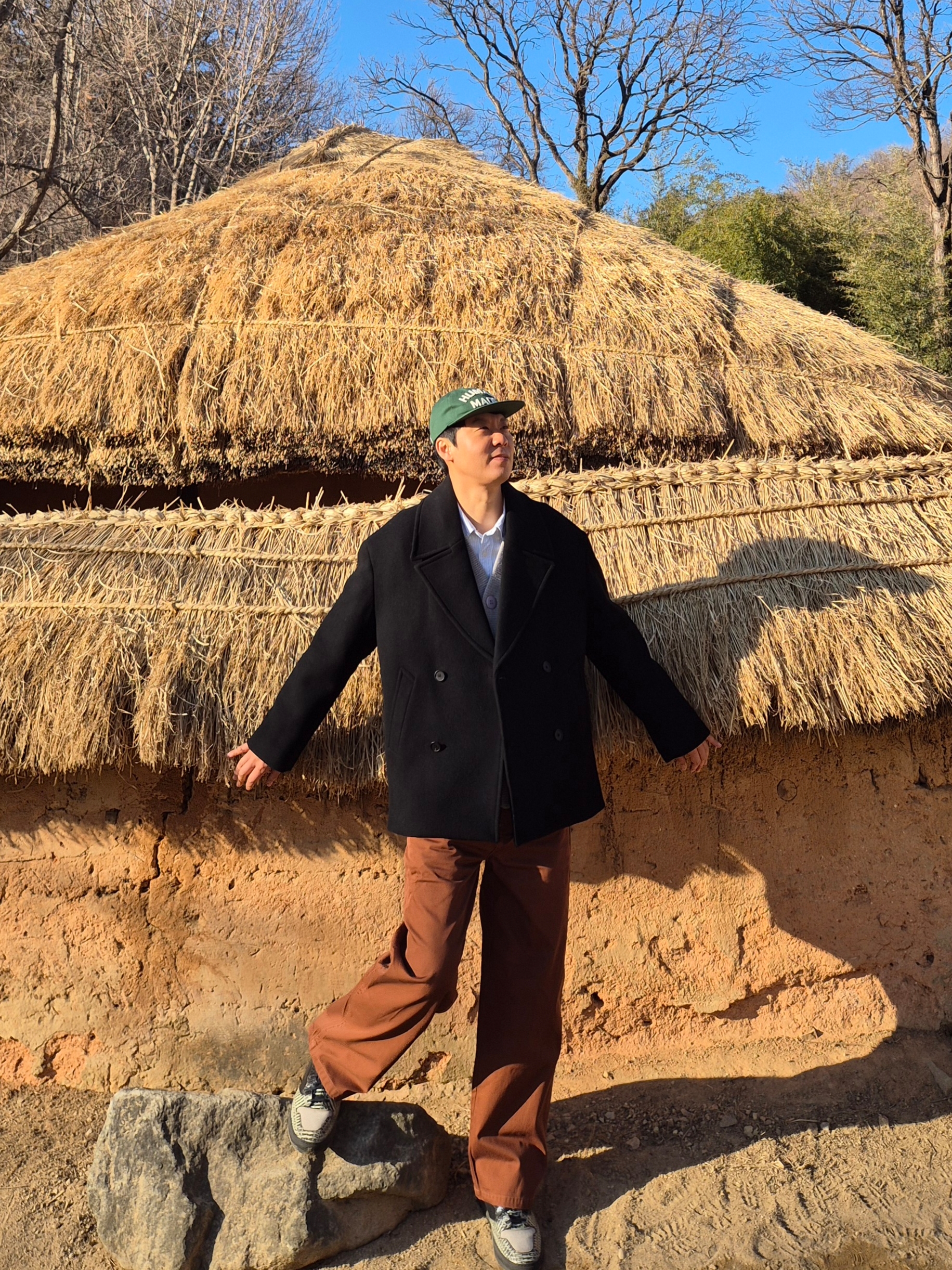 Stussy Chino Work Pants Caramel, Uniqlo x JW Anderson Oxford Oversized Shirt Stripe Blue - KR 착용 스타일 - 3