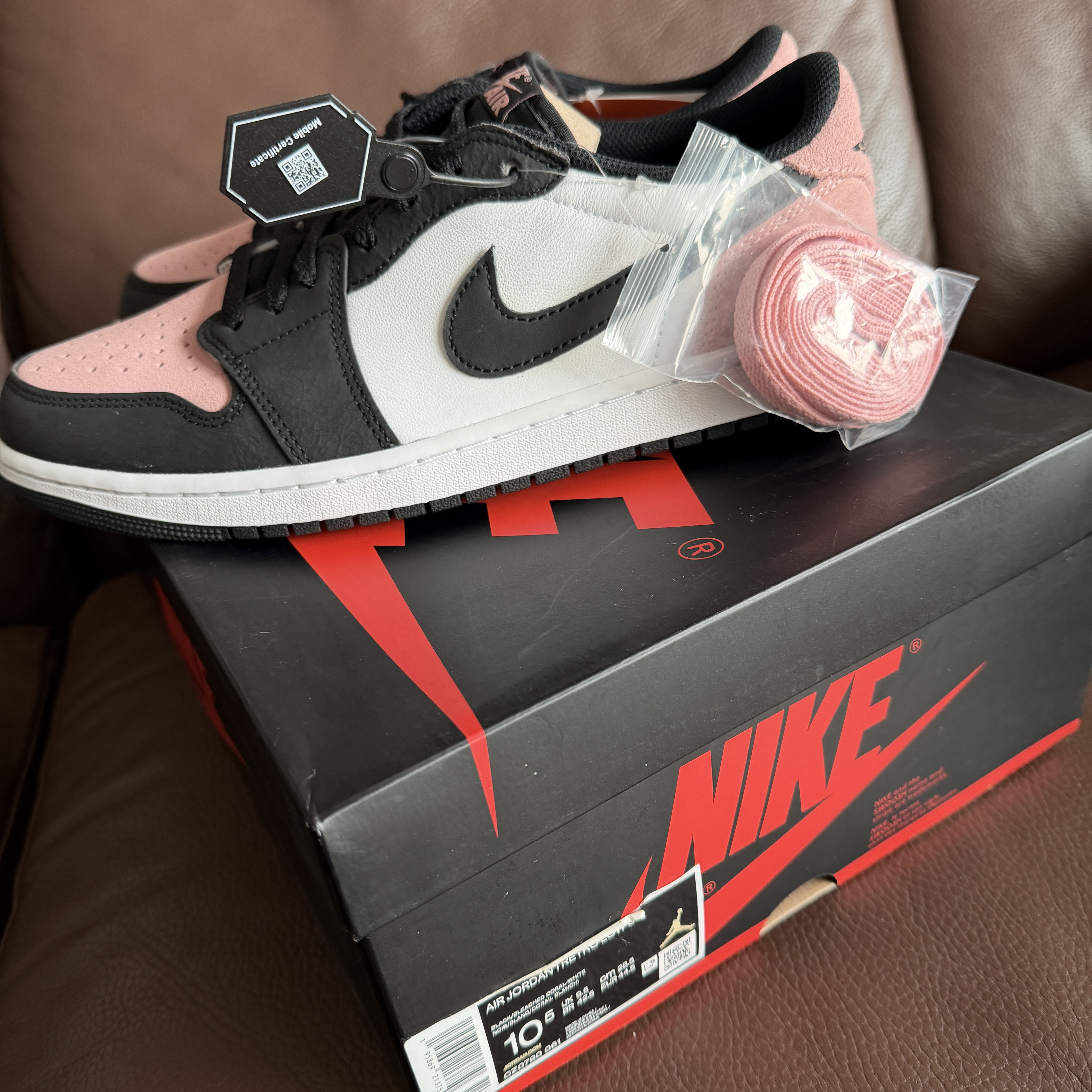 Jordan 1 Retro Low OG Bleached Coral 착용 스타일 - 1
