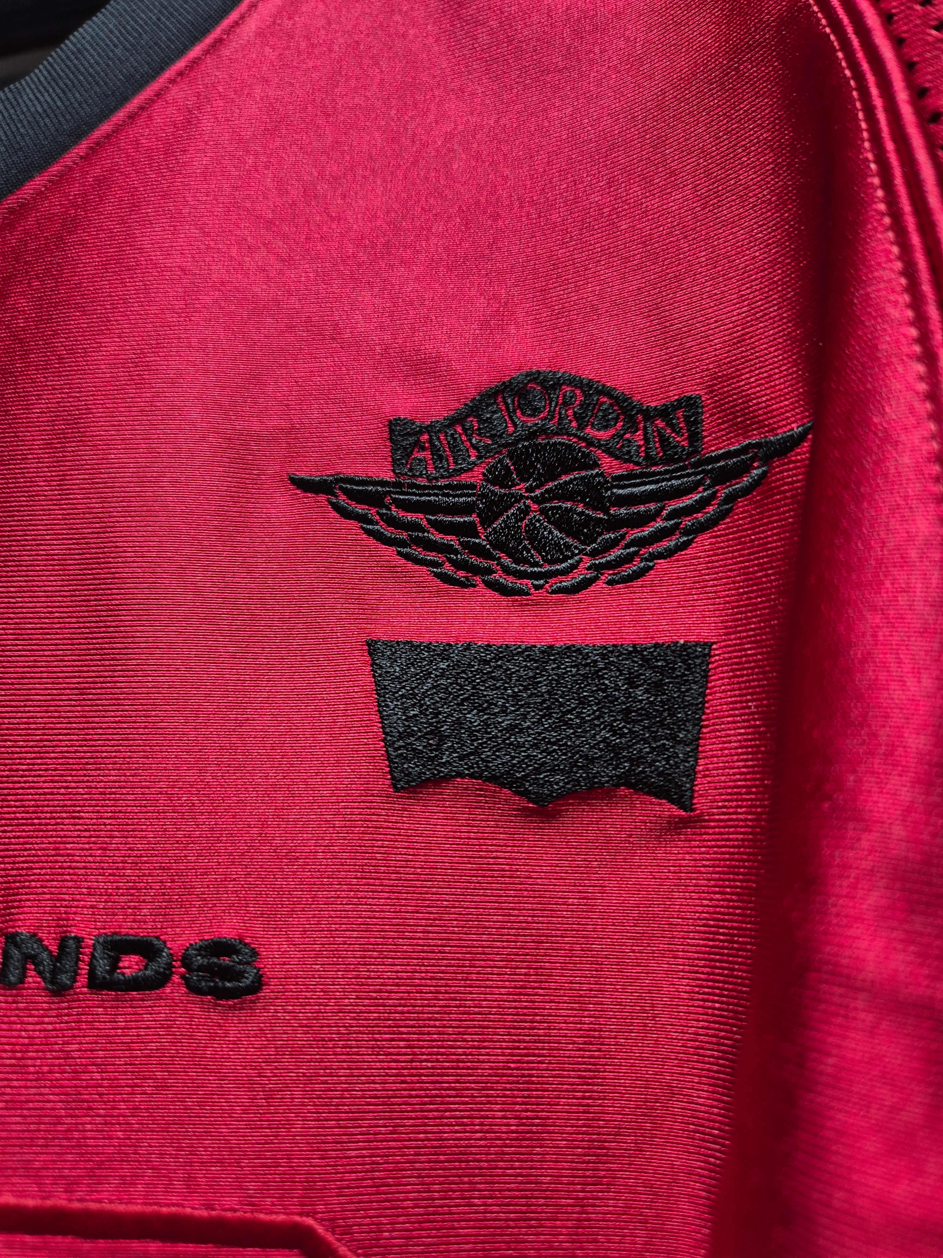 Jordan x Levi's Red Jersey Gym Red (IM6732-657) 착용 스타일 - 5