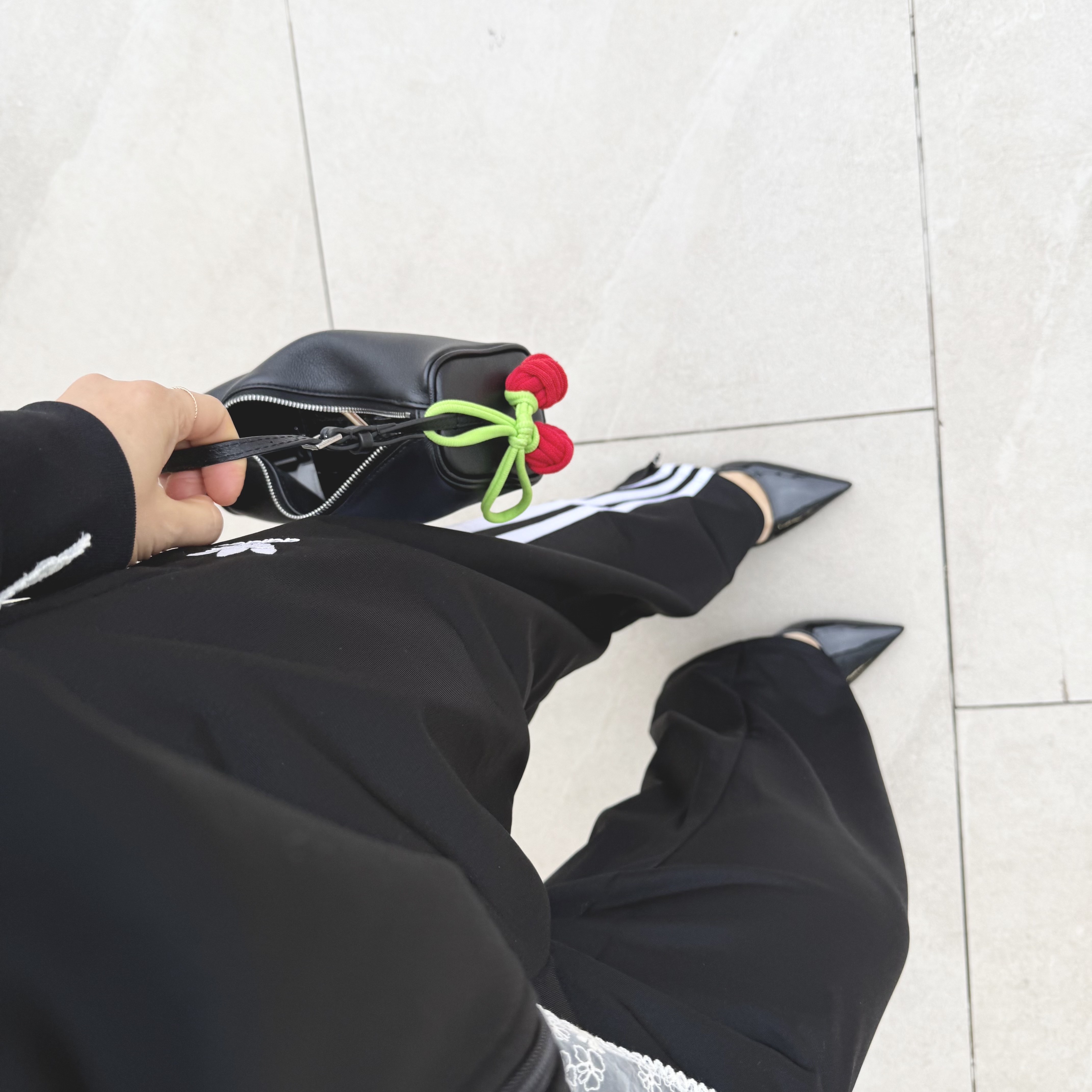 Adidas Adicolor Classic Firebird Track Pants Black - KR Sizing, Adidas Adicolor Classics Firebird Track Top Black - KR Sizing 착용 스타일 - 1