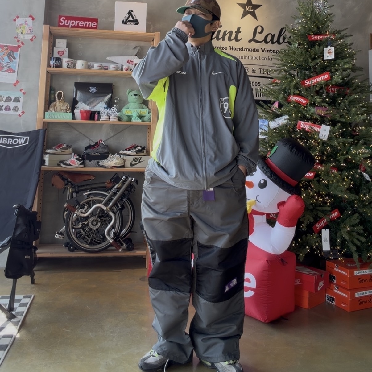 Palace x The North Face Purple Label Mountain Wind Pants Asphalt Grey - 25FW 착용 스타일