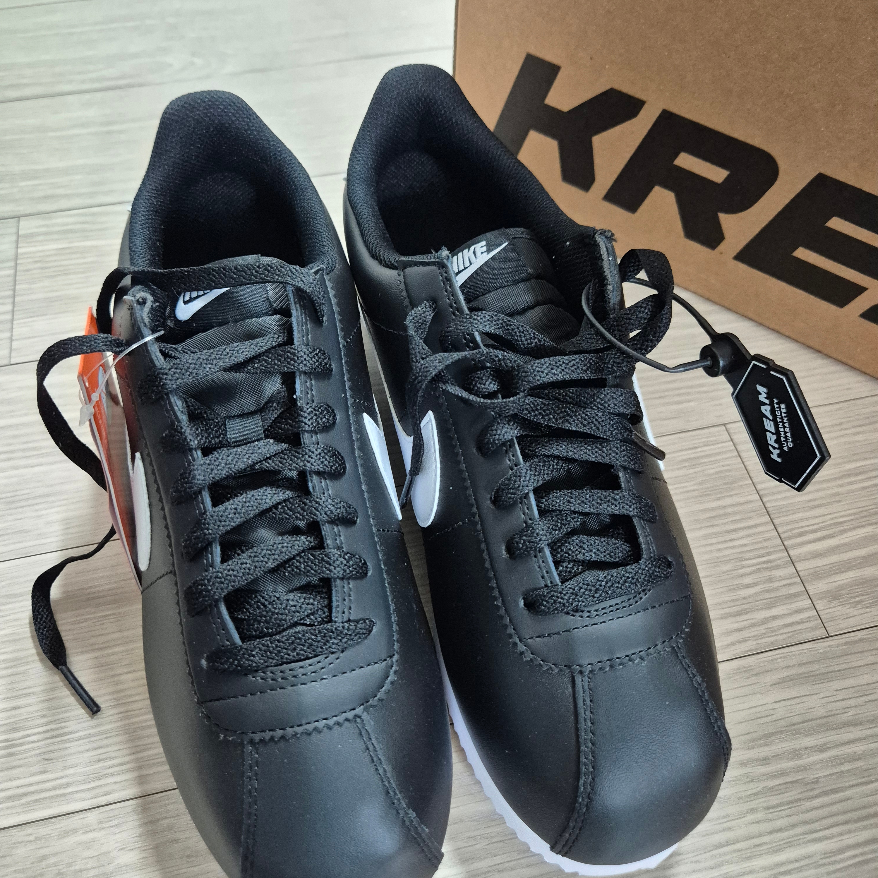 Nike Cortez Black White, (W) Nike Cortez Leather Black White 착용 스타일 - 2