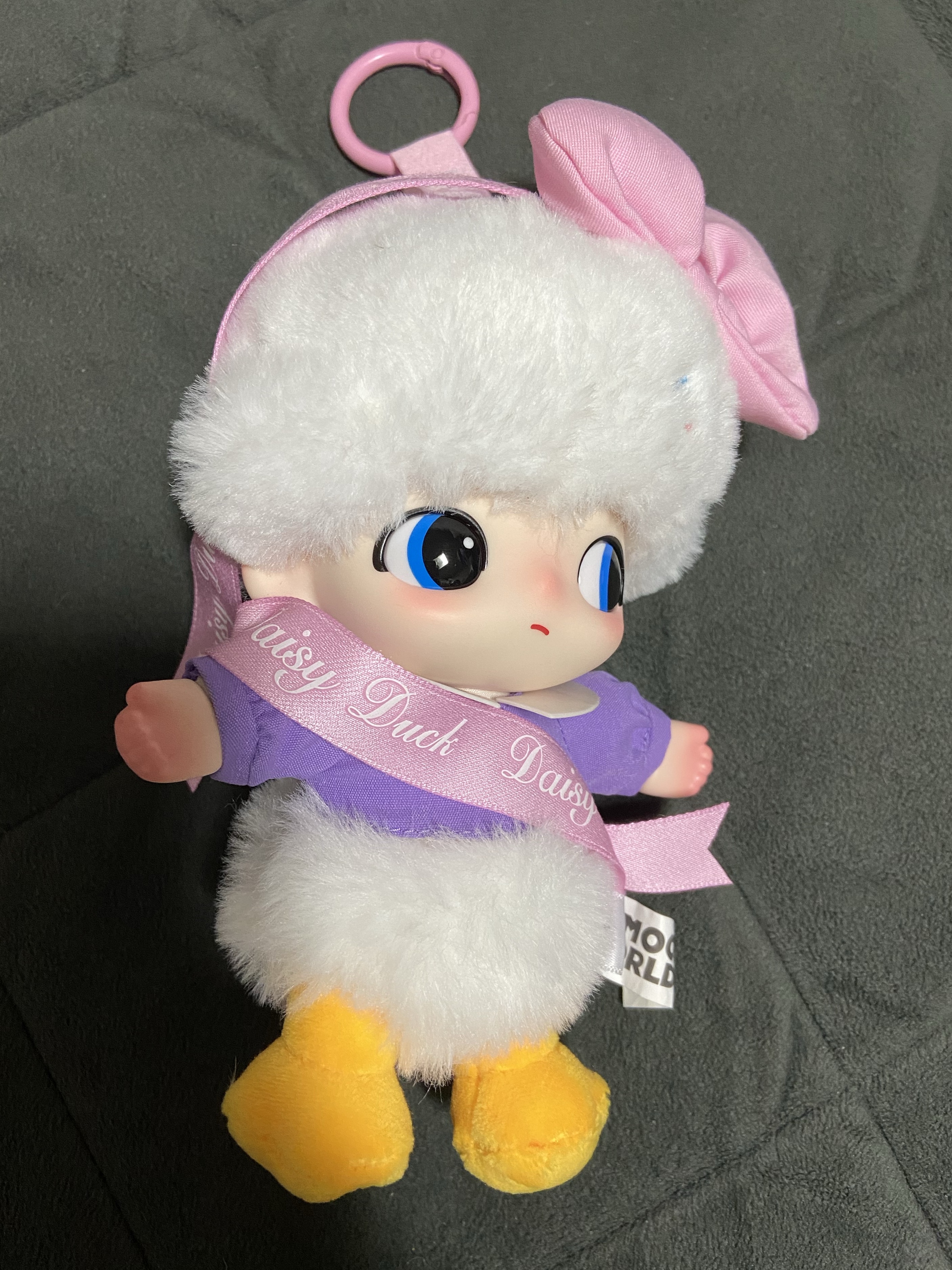 Pop Mart Dimoo World x Disney Series Plush Keyring Sealed Case (6 Blind Boxes), Pop Mart Pop Mart Dimoo World x Disney Series Plush Keyring Dalsy's Gift (Opened Case) 착용 스타일