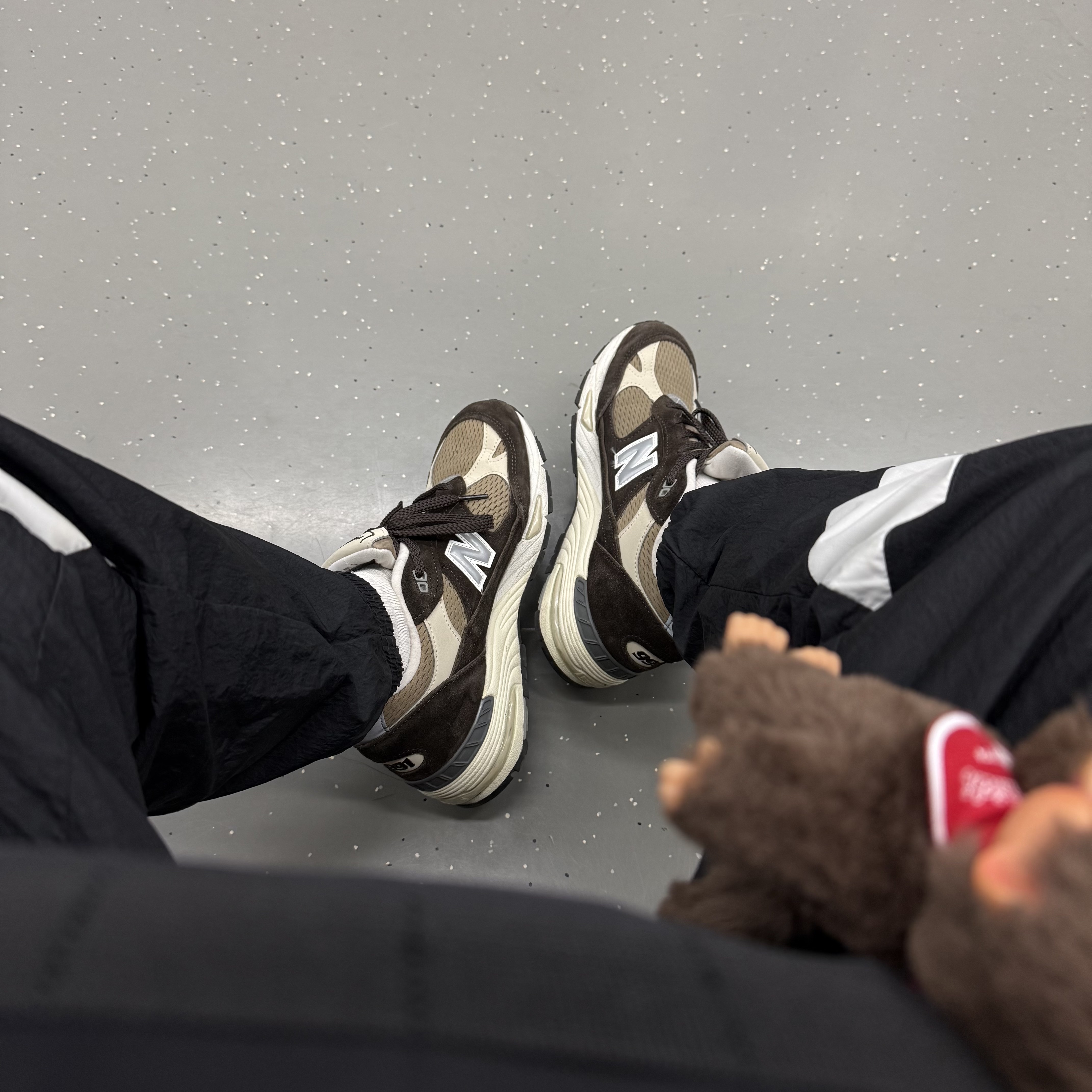 New Balance 991 Made in UK Finale Delicioso Silver Mink 착용 스타일 - 1