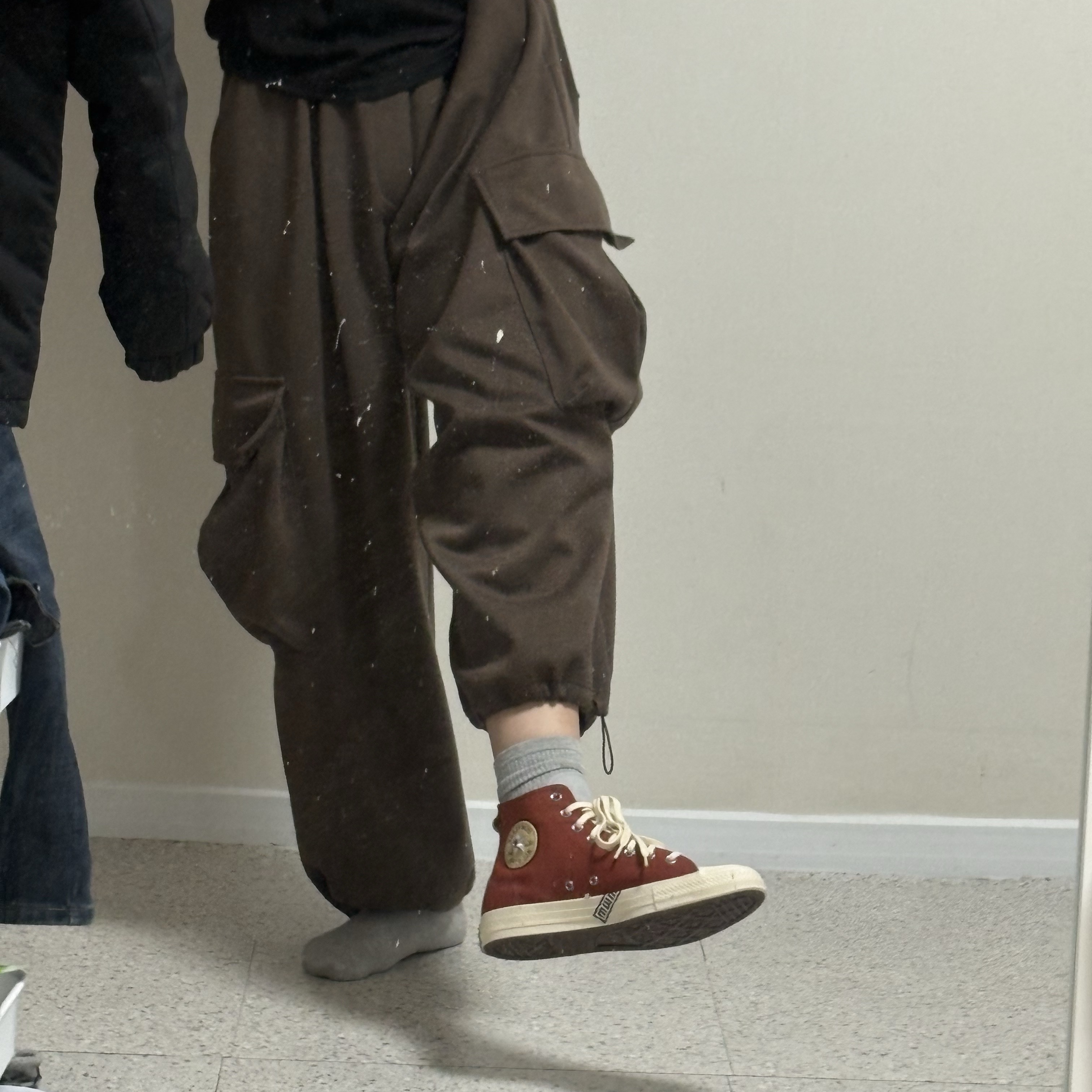 Converse x Naruto Chuck Taylor All Star Hi Ritual Red Natural Ivory 착용 스타일 - 3