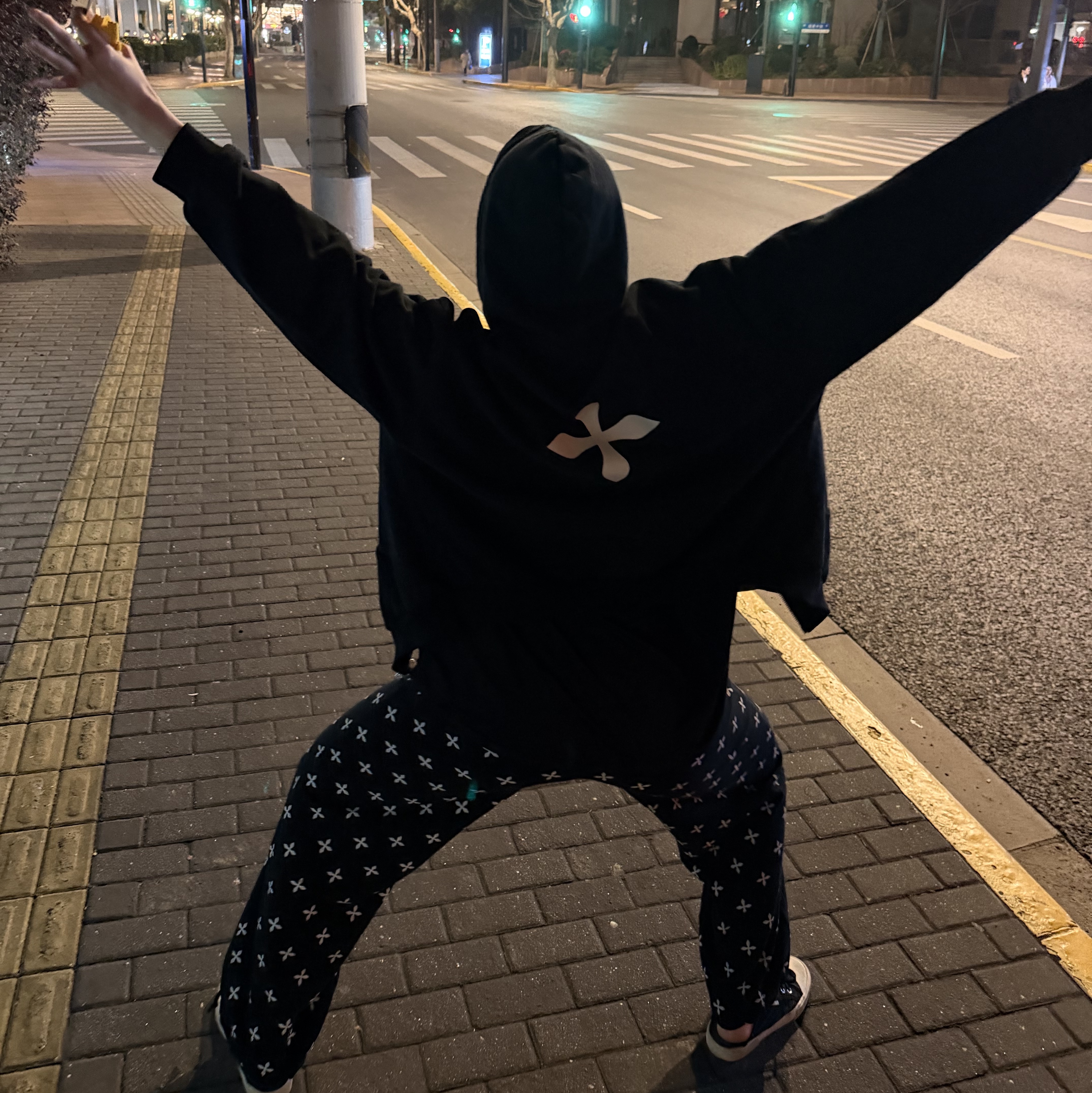 (W) SMFK Compass Classic Cross Hoodie Jacket Black 착용 스타일