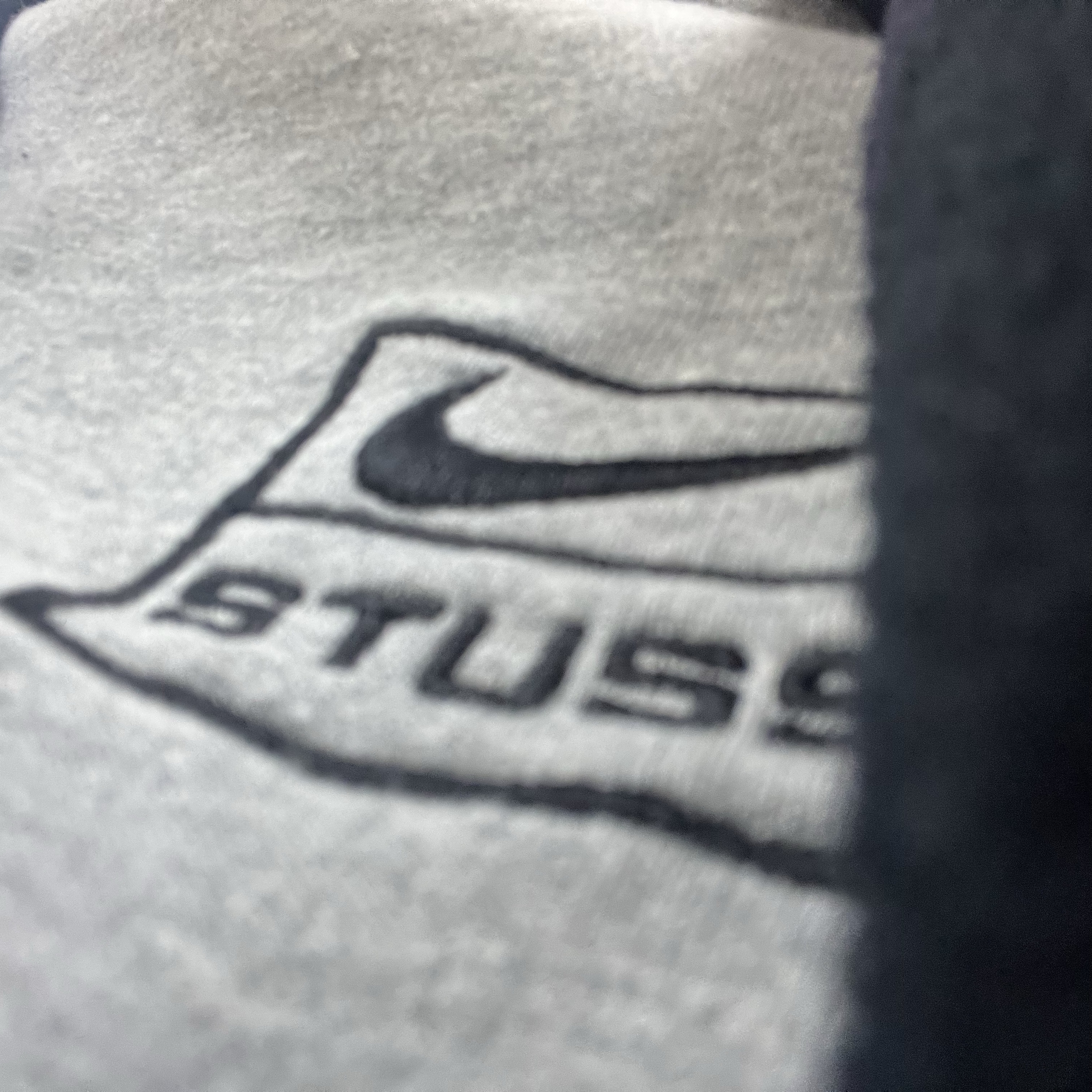 Nike x Stussy NRG Fleece Crewneck Dark Grey Heather (DO9337-063) 착용 스타일
