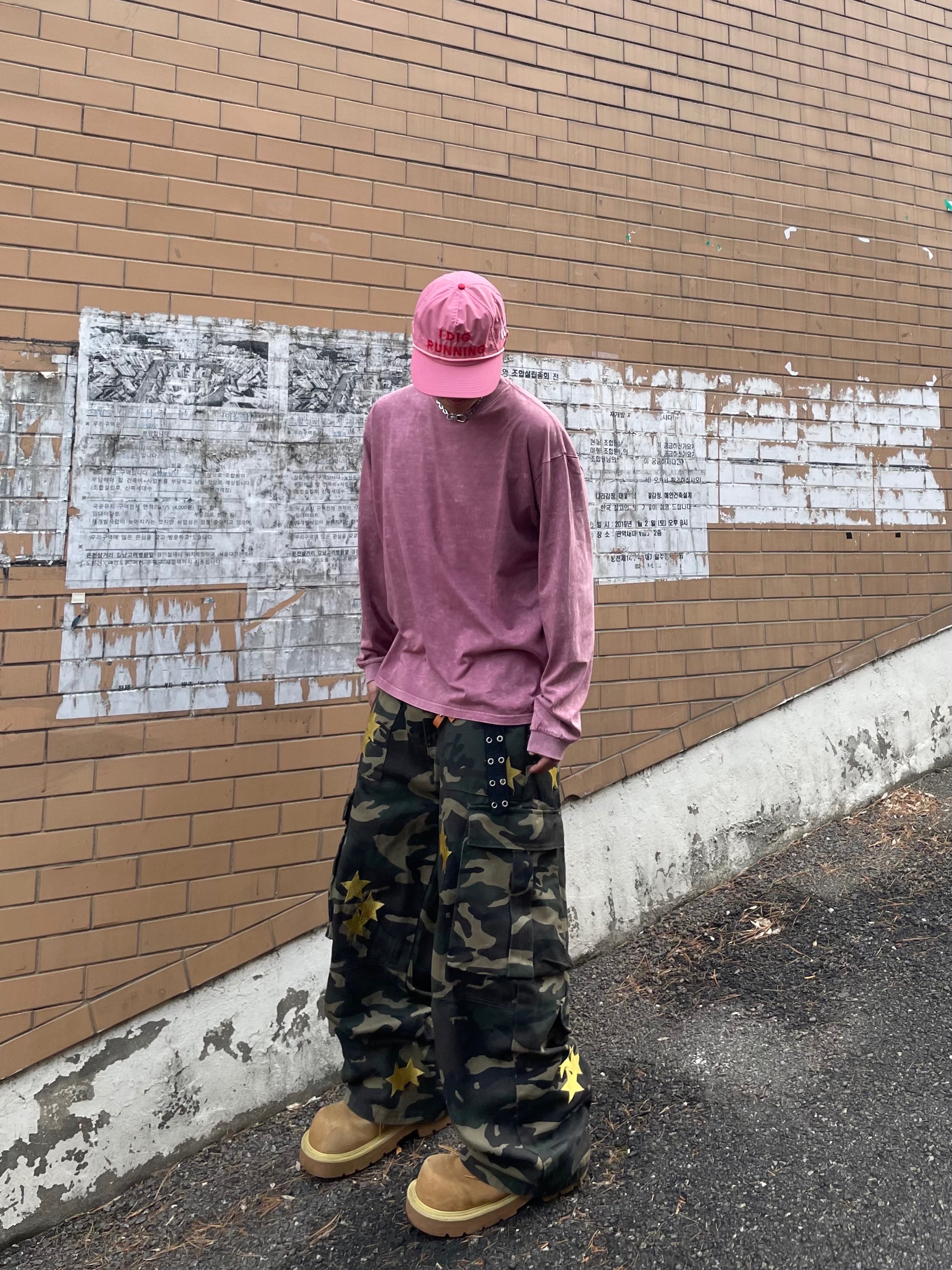 Alex Zono I Dig Running Trucker Pink, SOULESURES BOLD BELUGA Dune Camel 착용 스타일 - 4