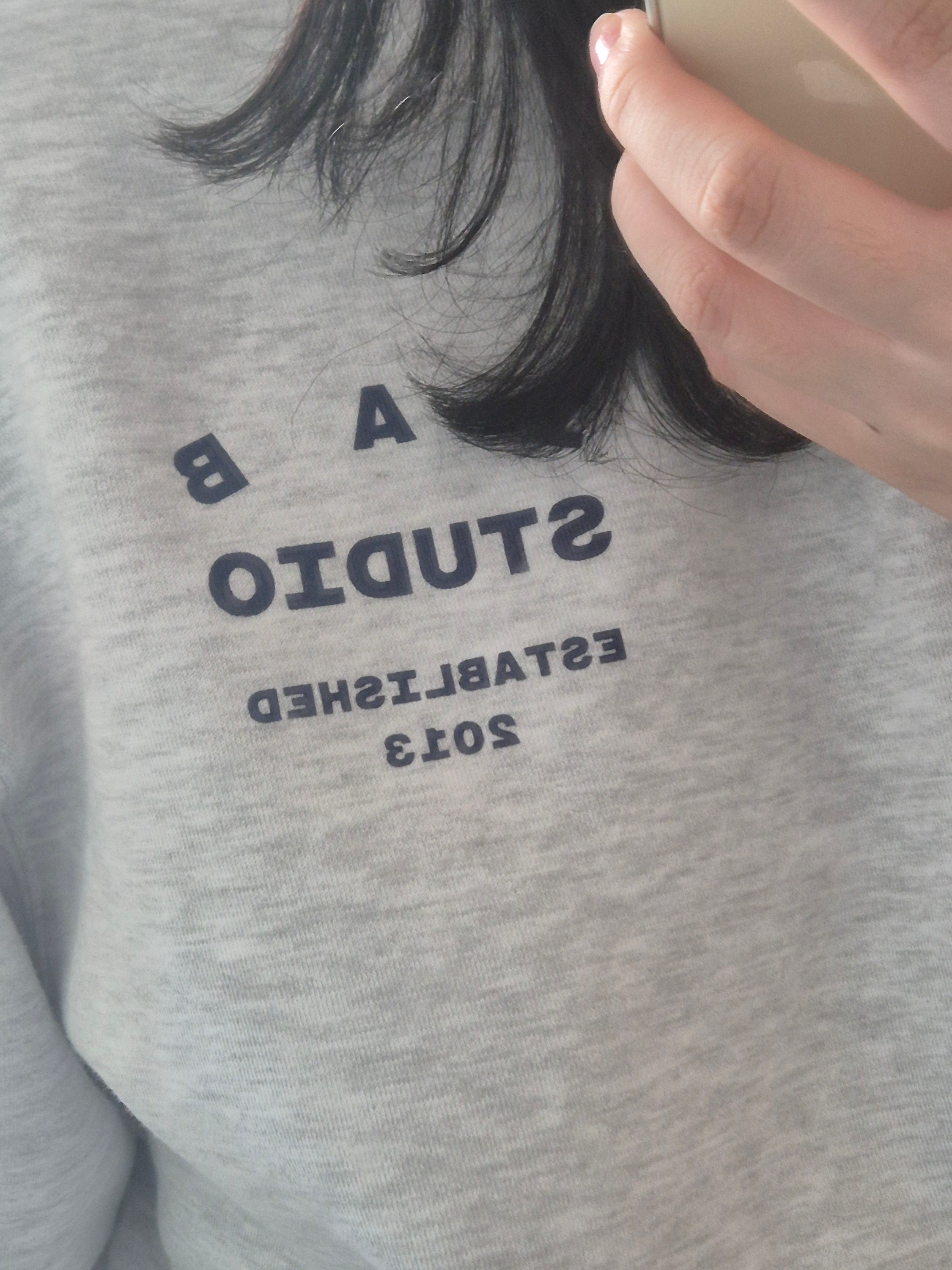 IAB Studio 25 Hoodie Light Gray Navy 착용 스타일 - 1