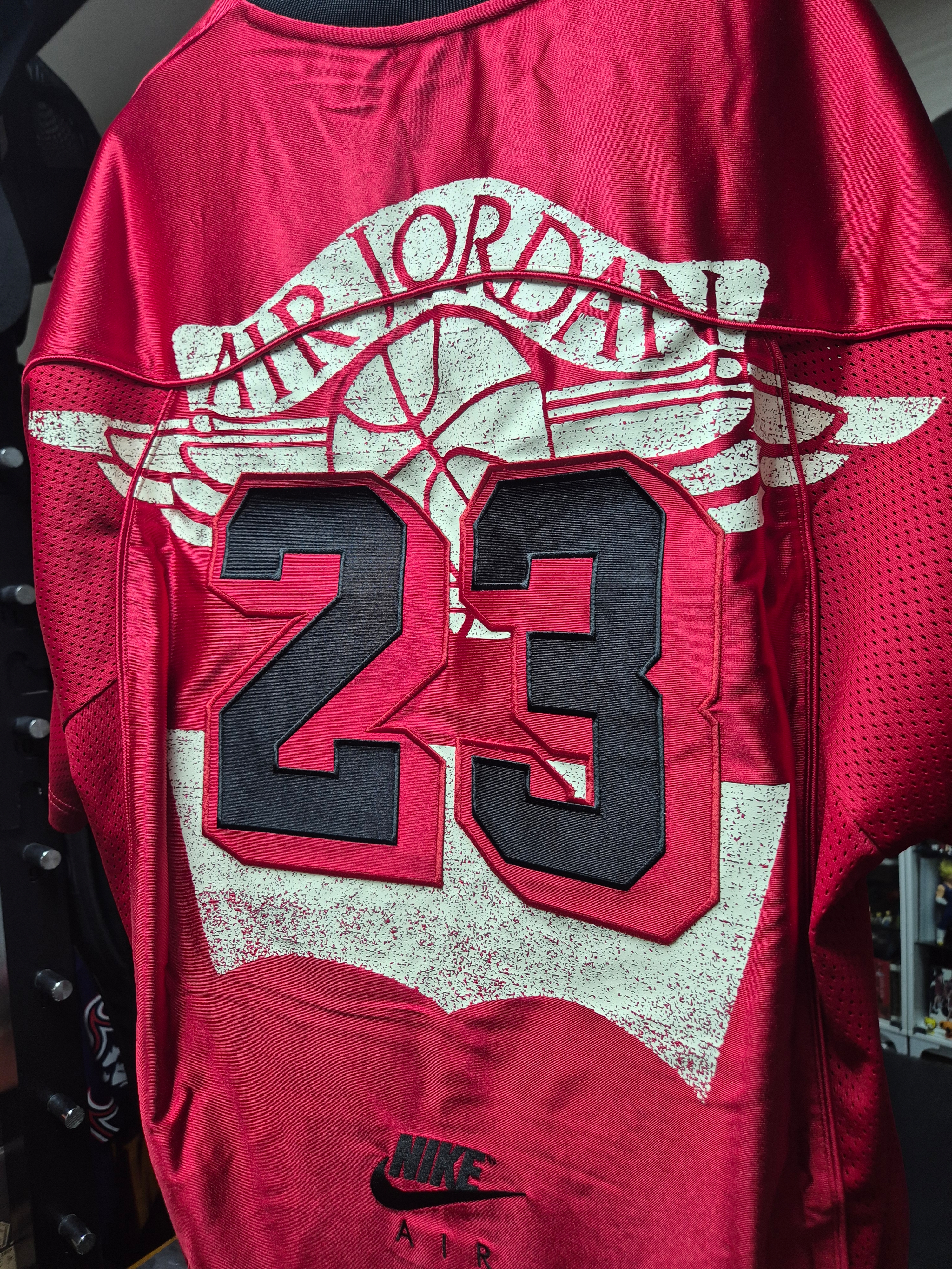 Jordan x Levi's Red Jersey Gym Red (IM6732-657) 착용 스타일 - 2