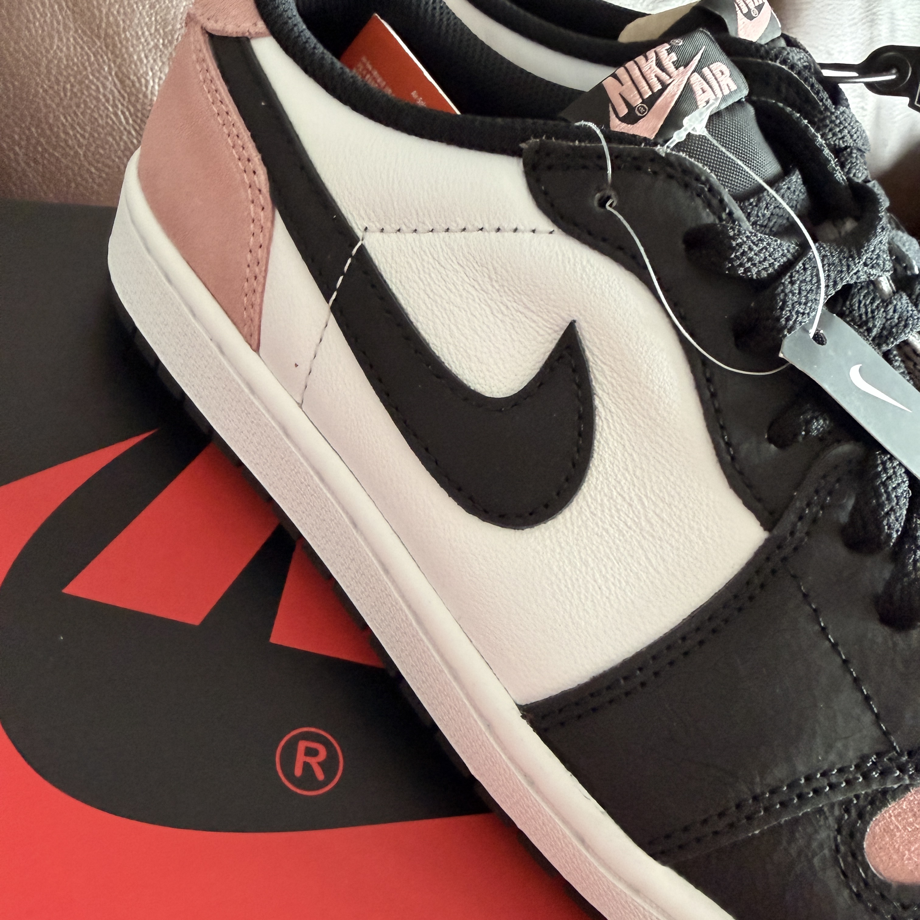 Jordan 1 Retro Low OG Bleached Coral 착용 스타일 - 3