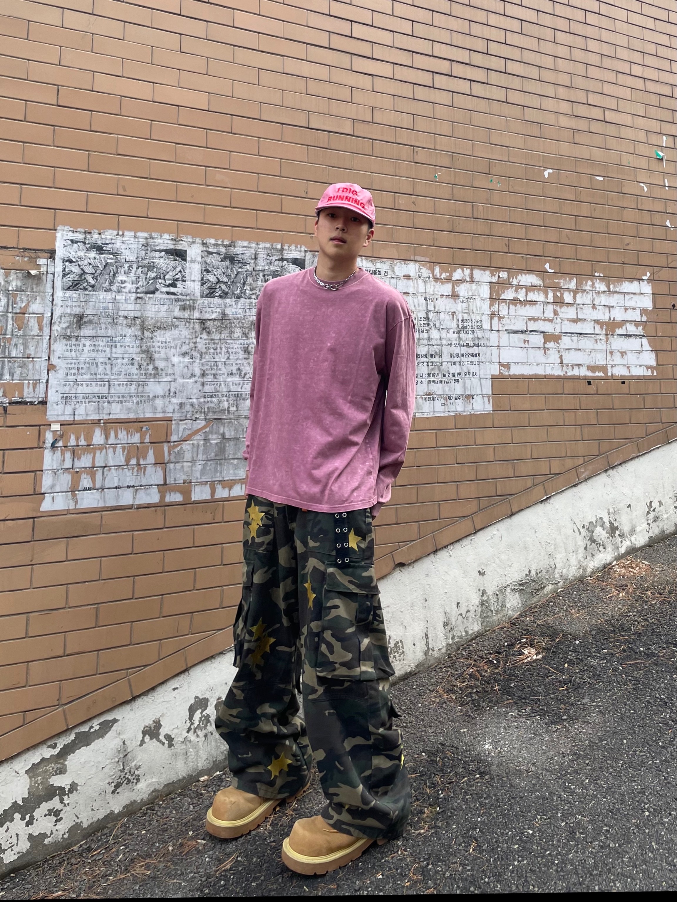 Alex Zono I Dig Running Trucker Pink, SOULESURES BOLD BELUGA Dune Camel 착용 스타일 - 1